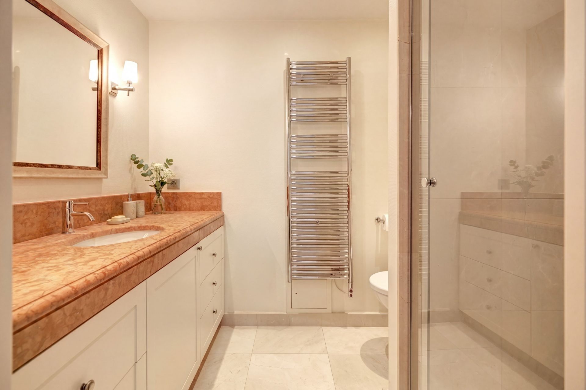 apartment 6 Rooms for sale on CANNES (06400)