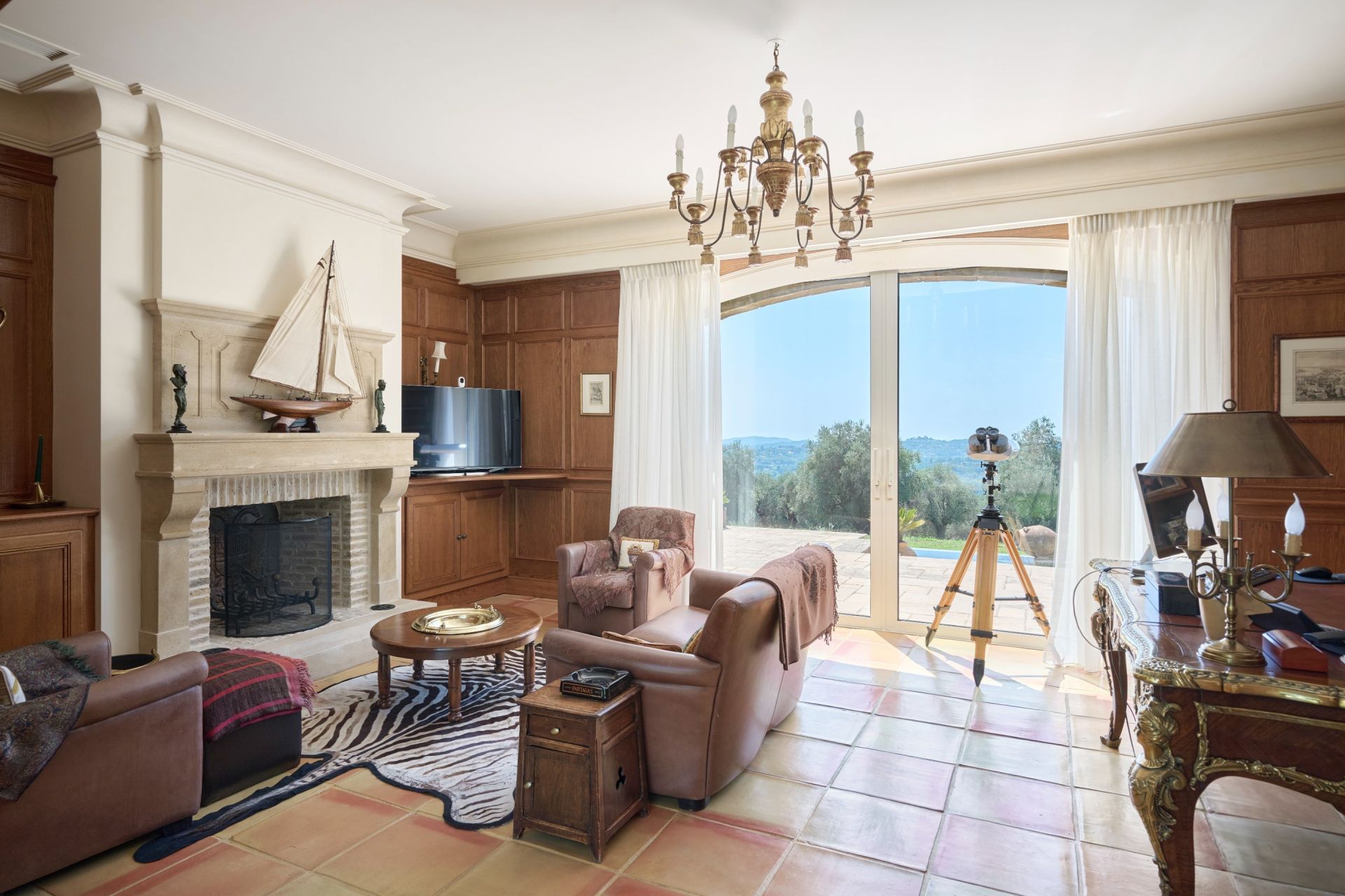 provencal house 8 Rooms for sale on CHATEAUNEUF GRASSE (06740)