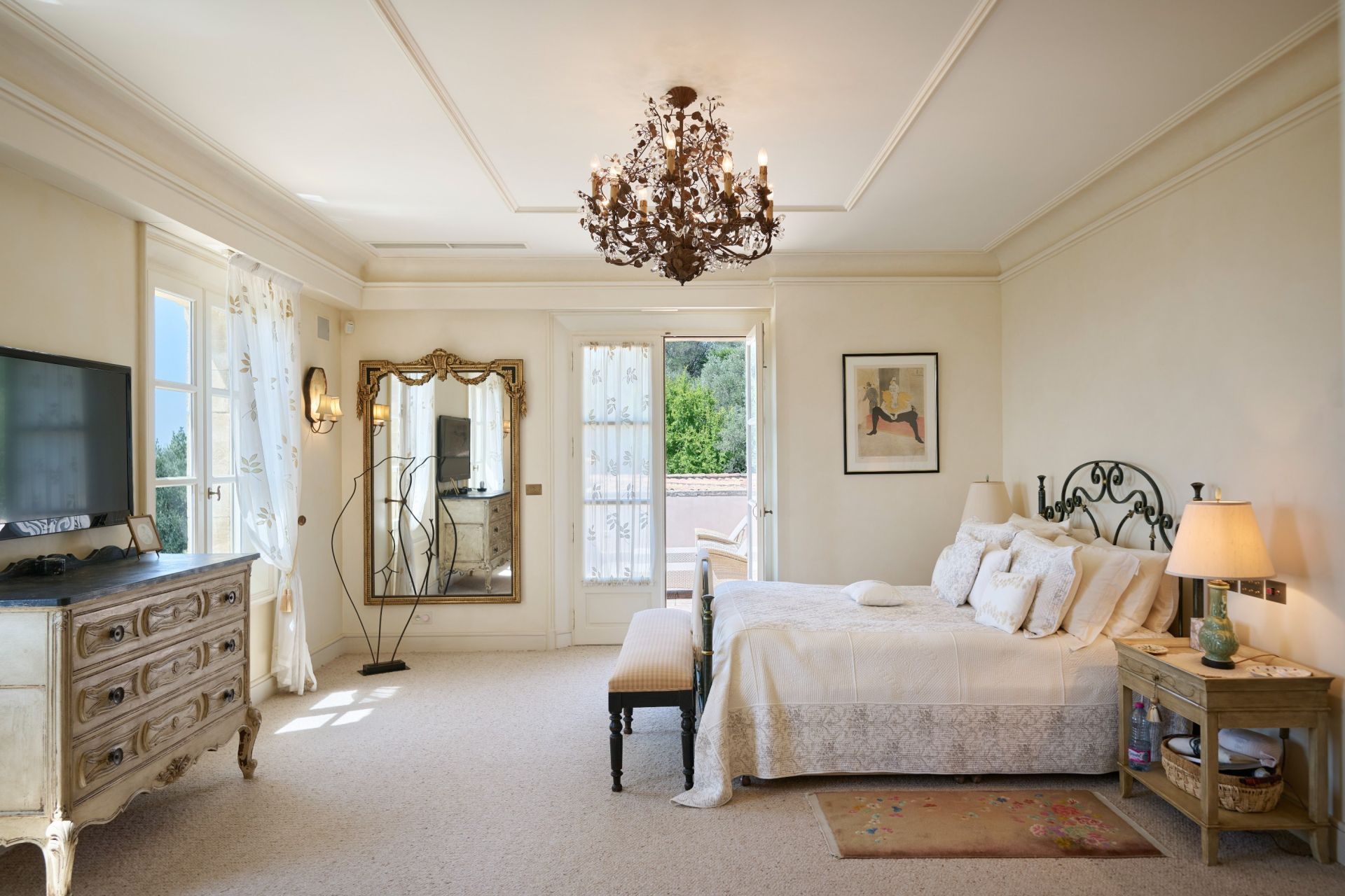 provencal house 8 Rooms for sale on CHATEAUNEUF GRASSE (06740)