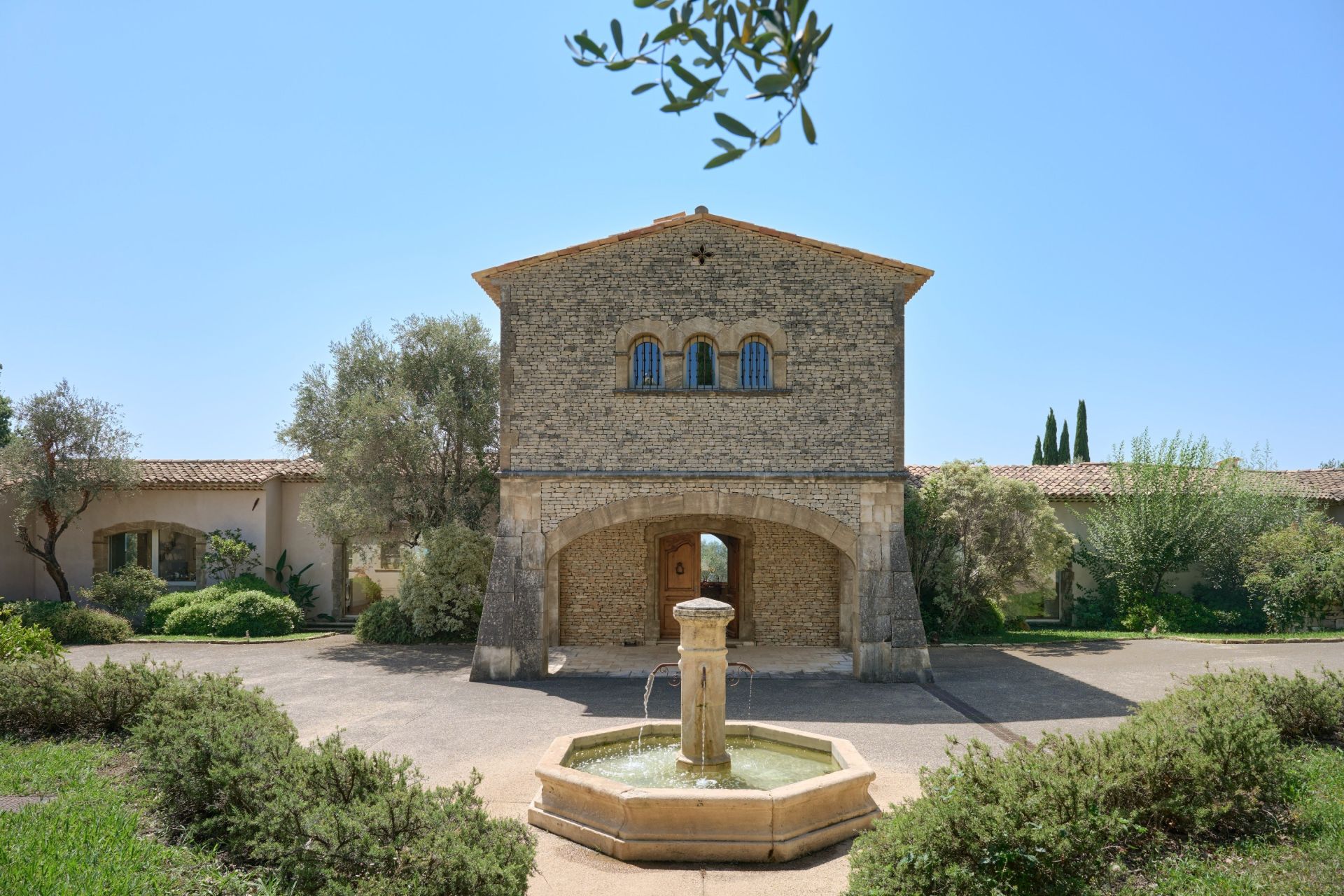 provencal house 8 Rooms for sale on CHATEAUNEUF GRASSE (06740)