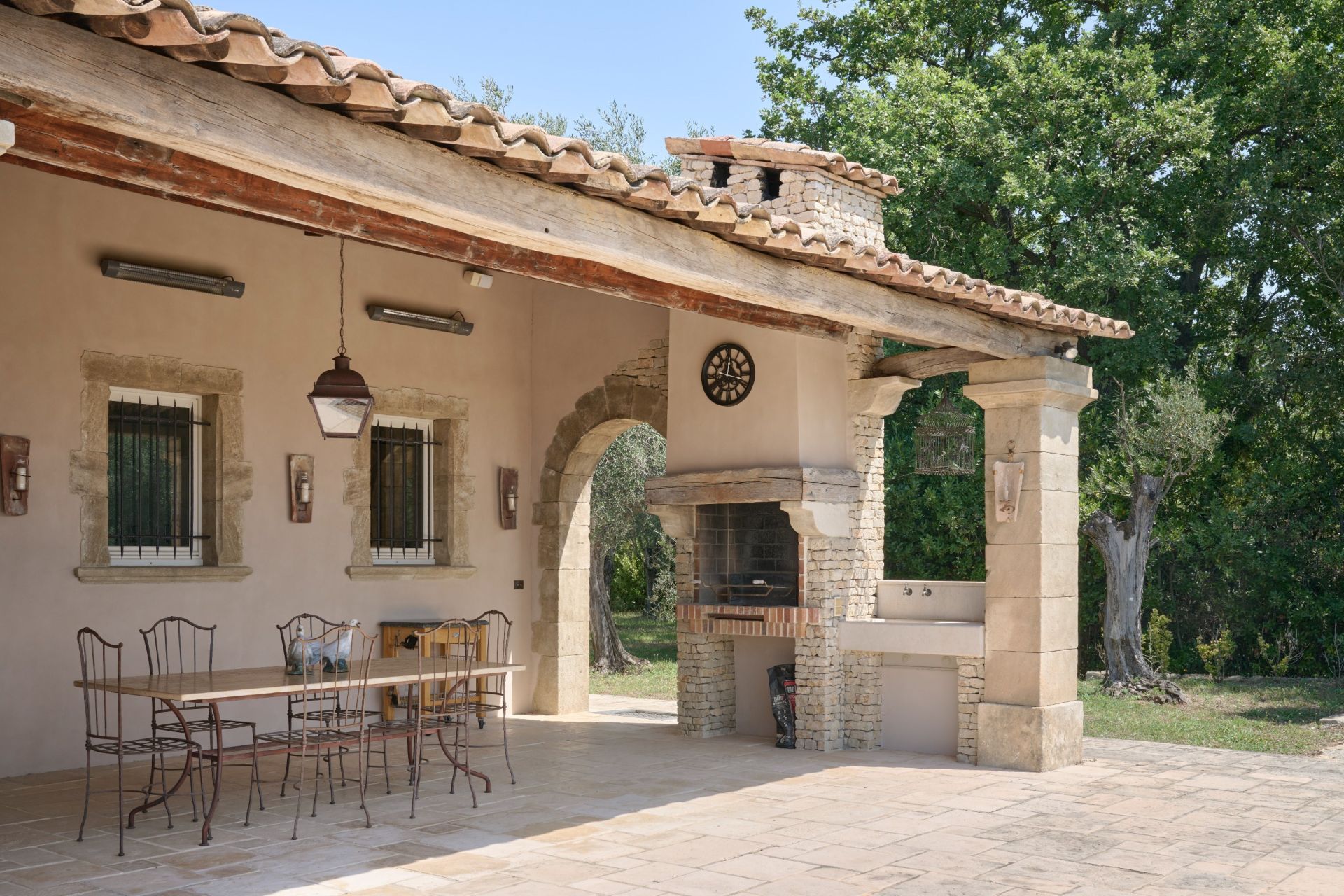 provencal house 8 Rooms for sale on CHATEAUNEUF GRASSE (06740)
