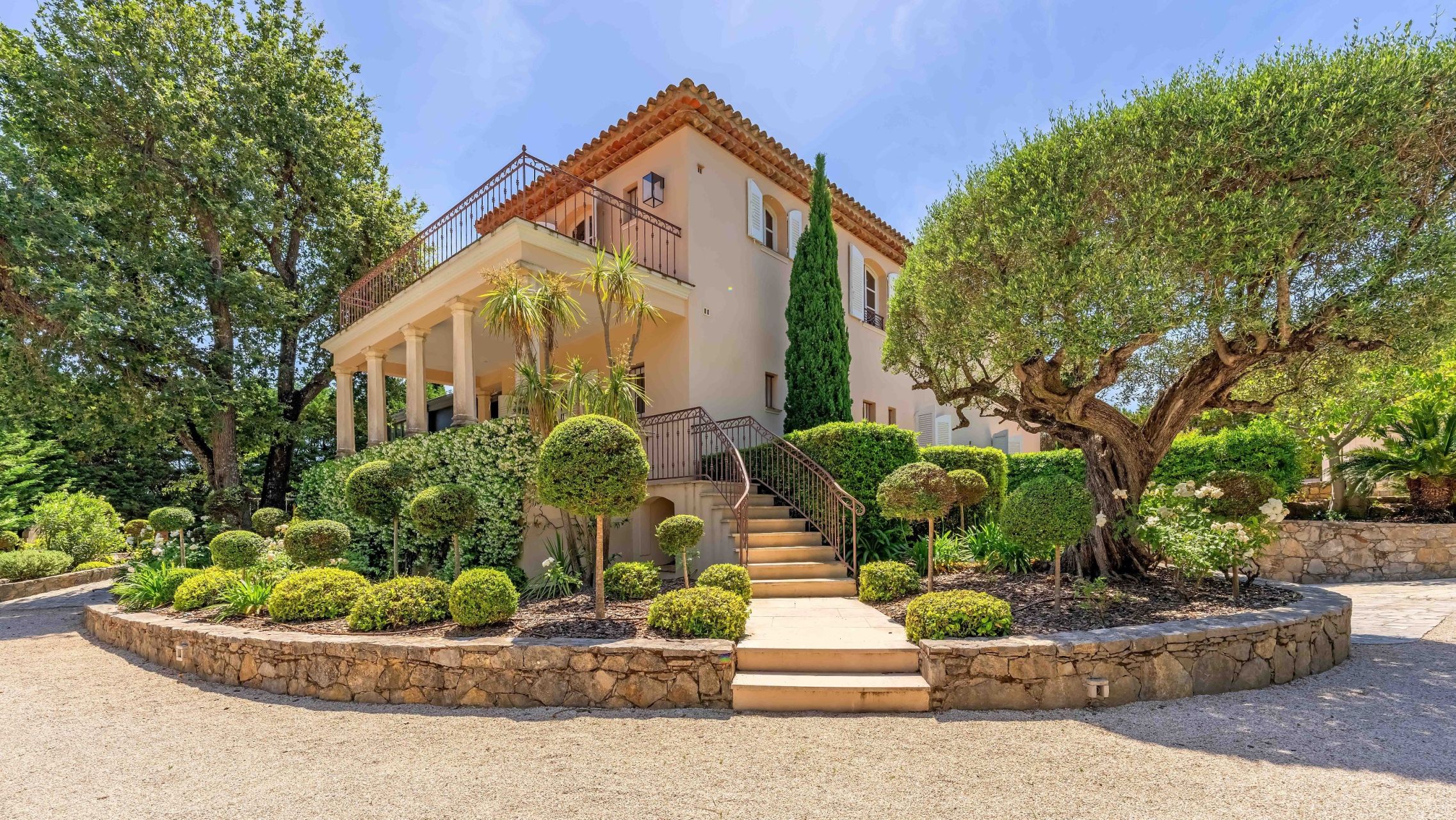 villa 8 Rooms for sale on GRIMAUD (83310)