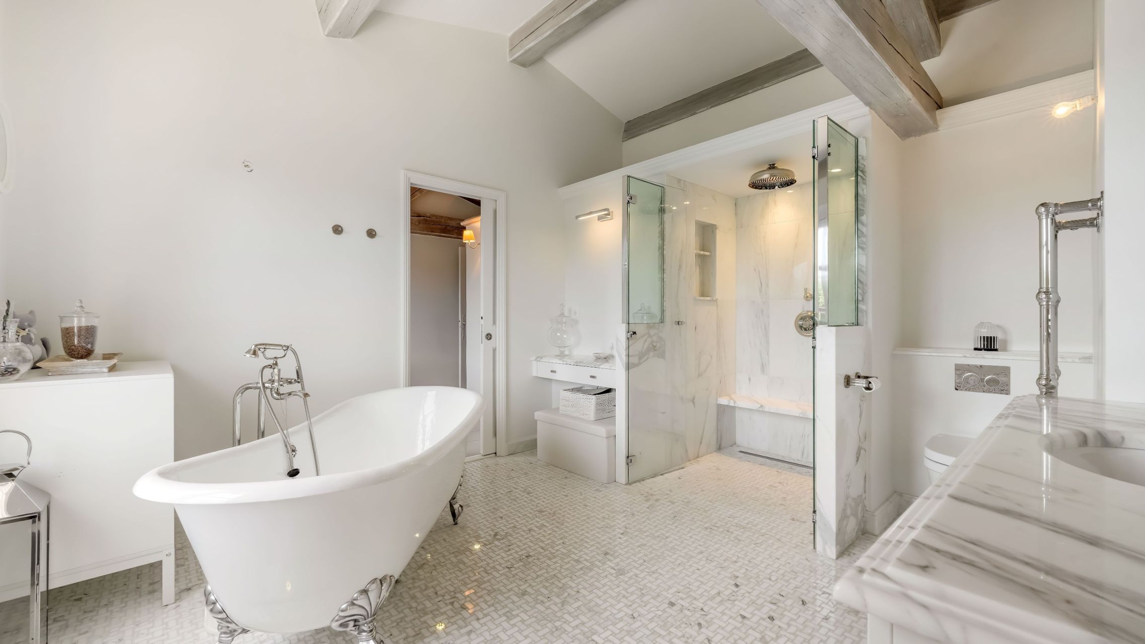 villa 8 Rooms for sale on GRIMAUD (83310)