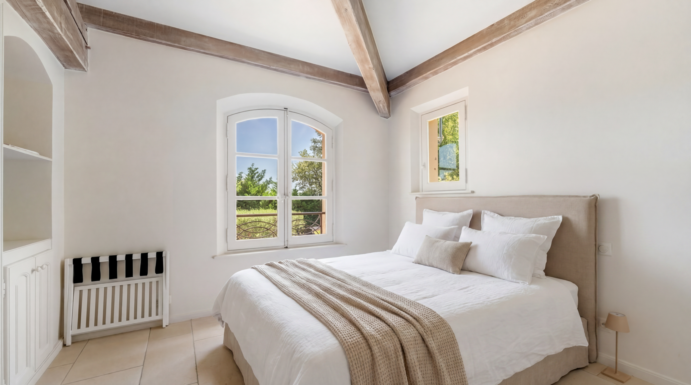 villa 8 Rooms for sale on GRIMAUD (83310)