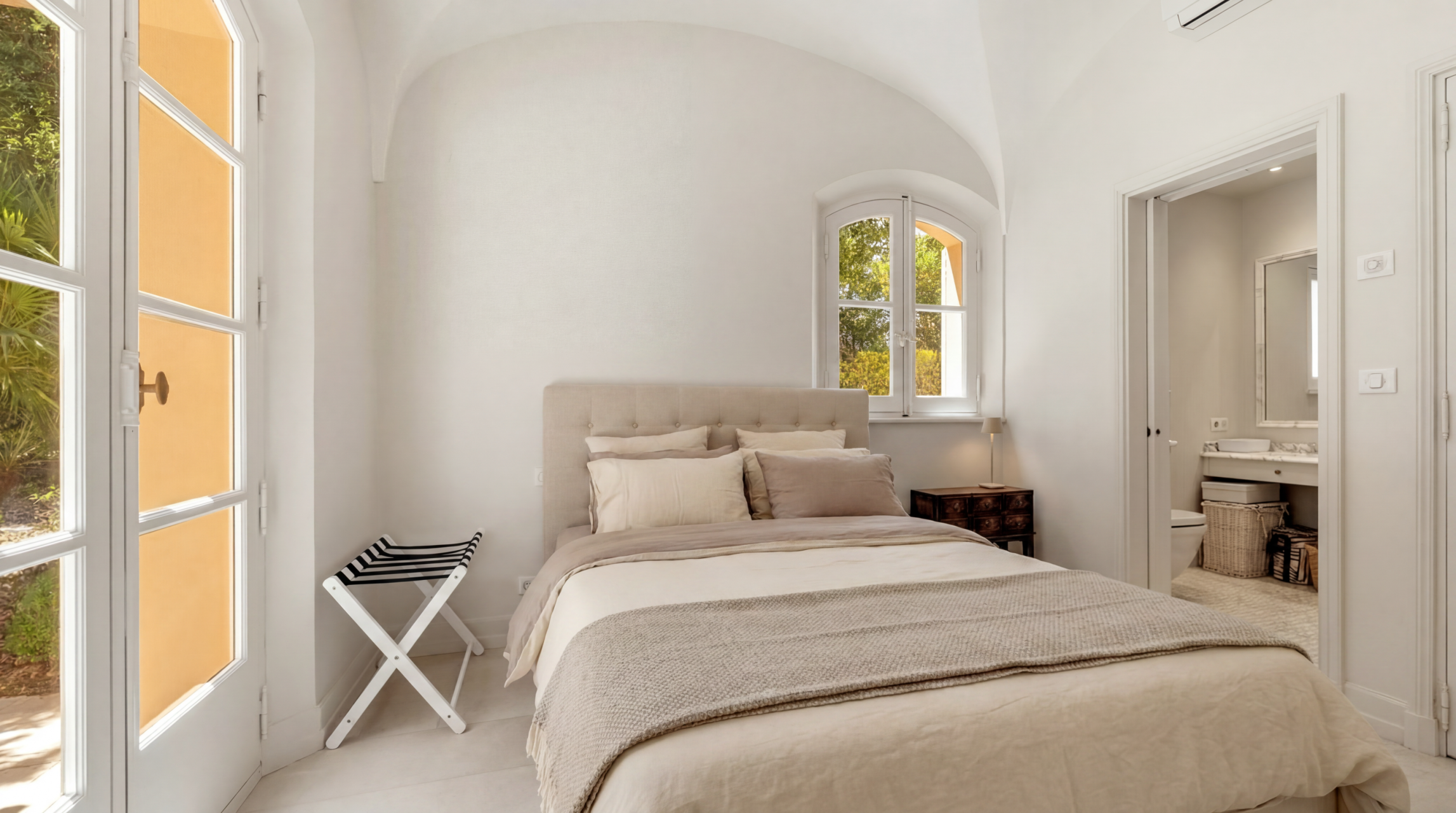 villa 8 Rooms for sale on GRIMAUD (83310)