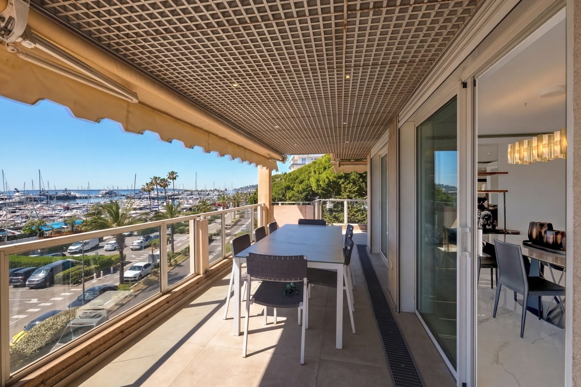 apartment 5 Rooms for sale on LE GOLFE JUAN (06220)