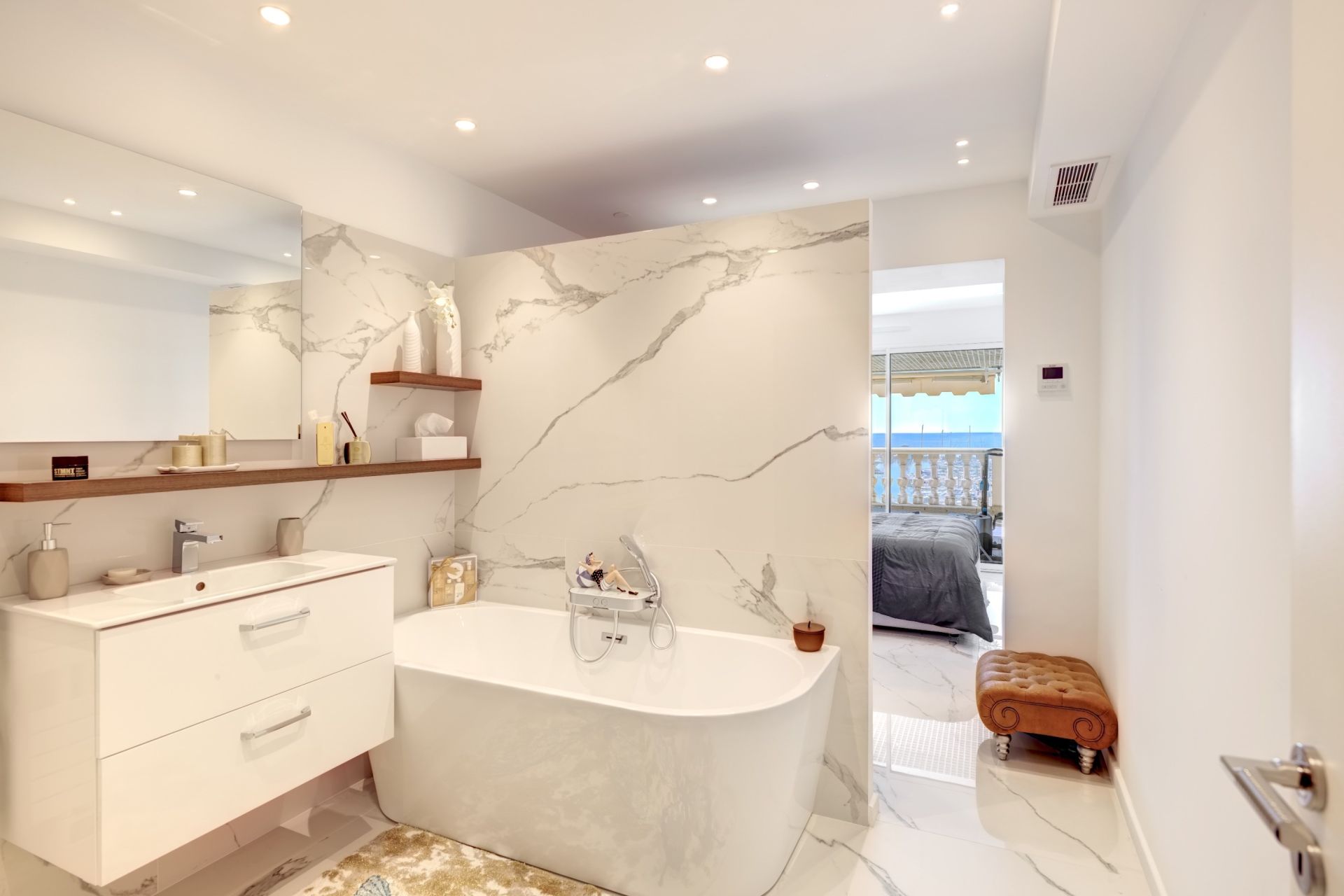 apartment 5 Rooms for sale on LE GOLFE JUAN (06220)