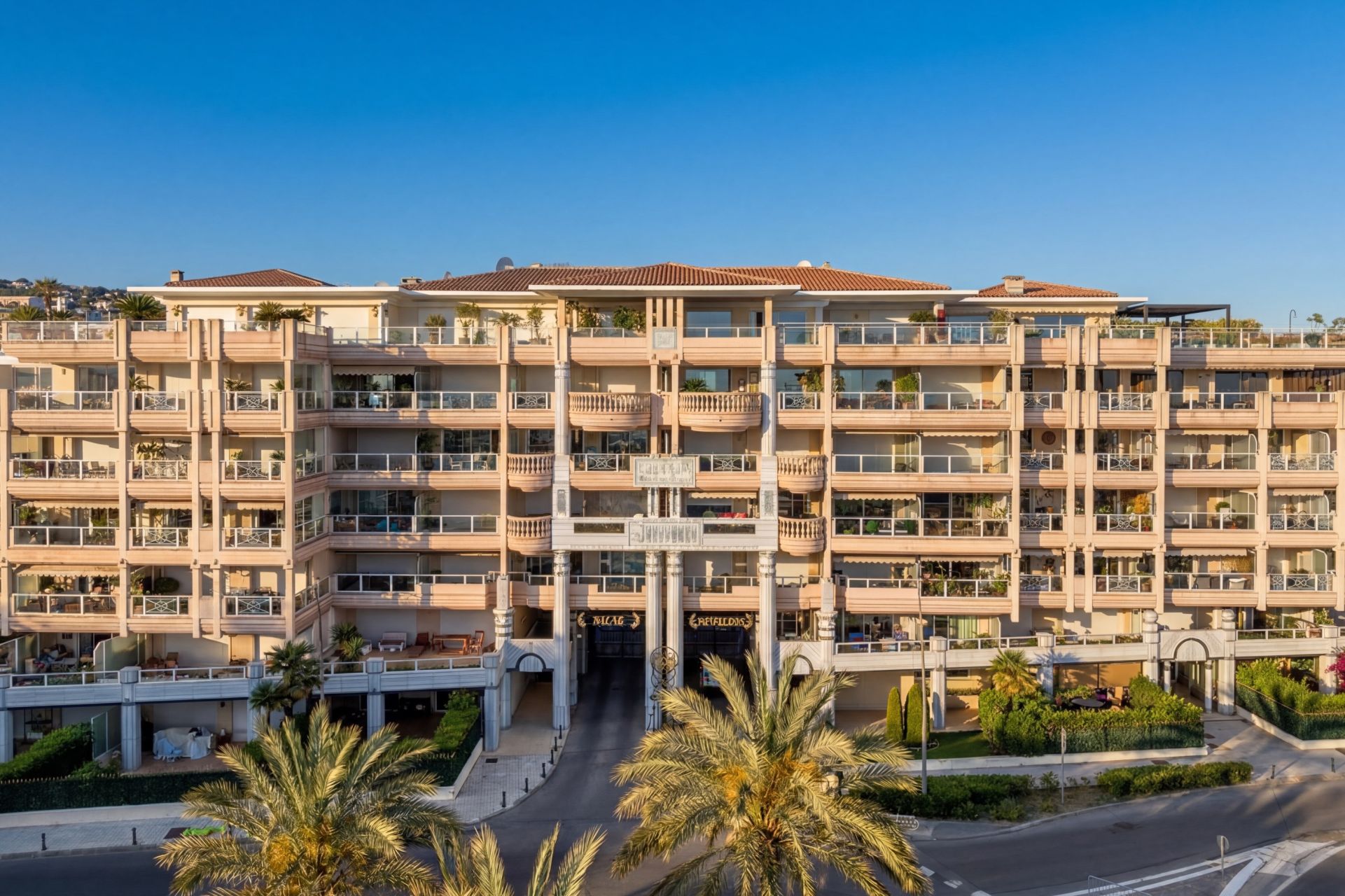 apartment 5 Rooms for sale on LE GOLFE JUAN (06220)