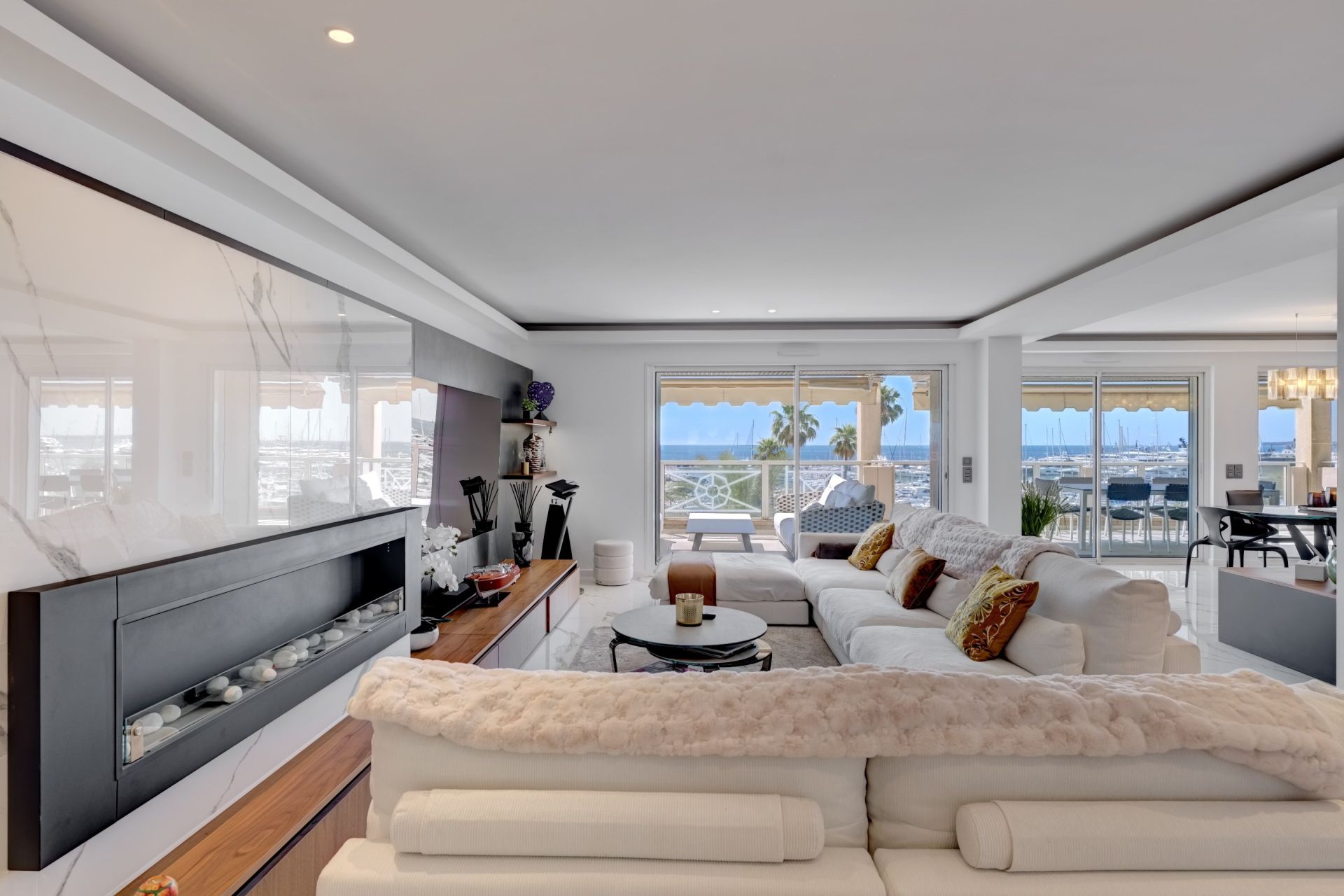 apartment 5 Rooms for sale on LE GOLFE JUAN (06220)