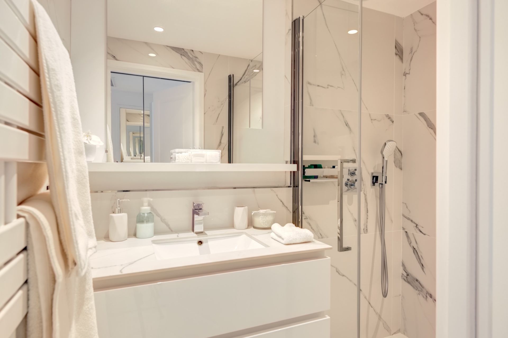 apartment 5 Rooms for sale on LE GOLFE JUAN (06220)