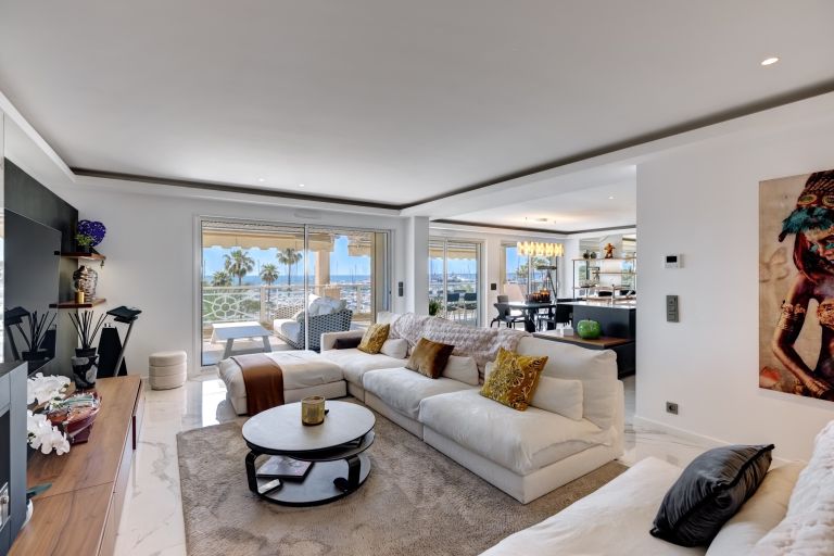 apartment 5 Rooms for sale on LE GOLFE JUAN (06220)