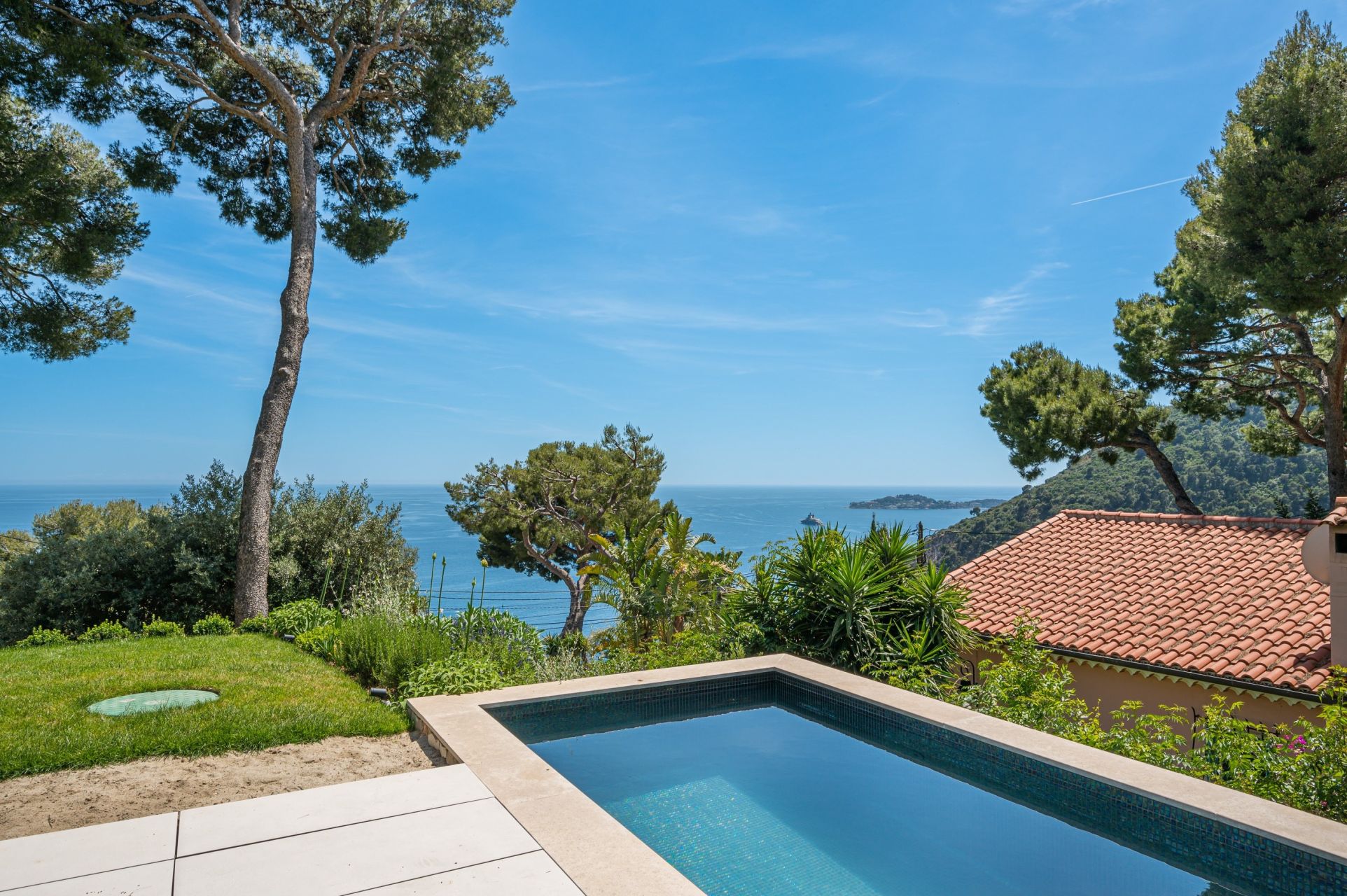 villa 6 Rooms for sale on EZE (06360)