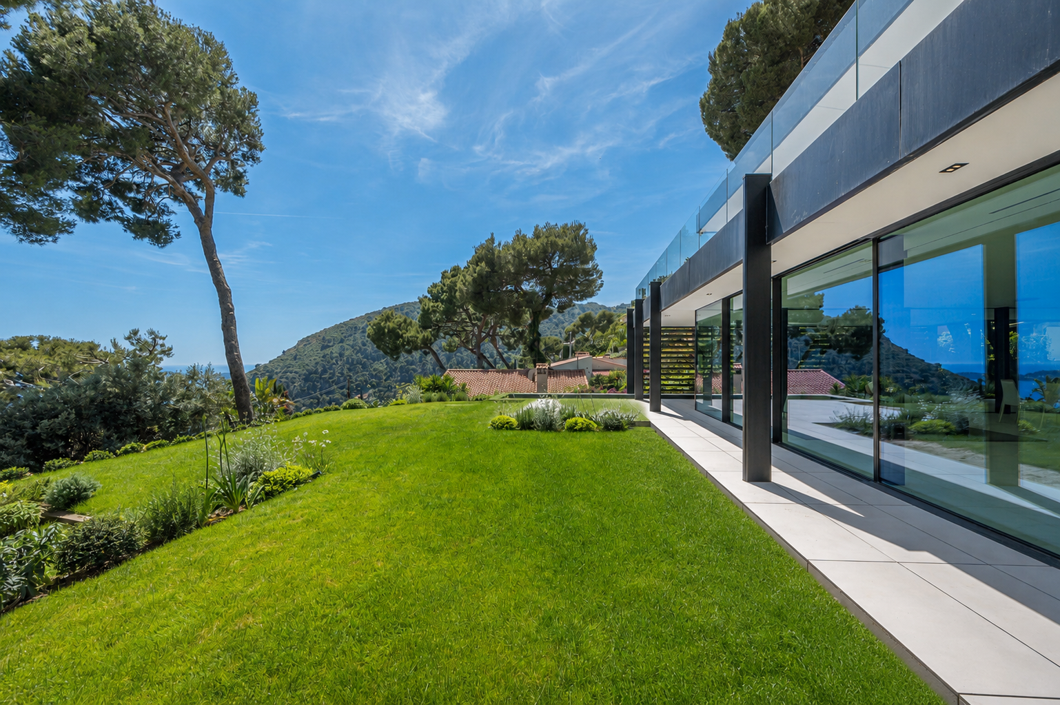 villa 6 Rooms for sale on EZE (06360)