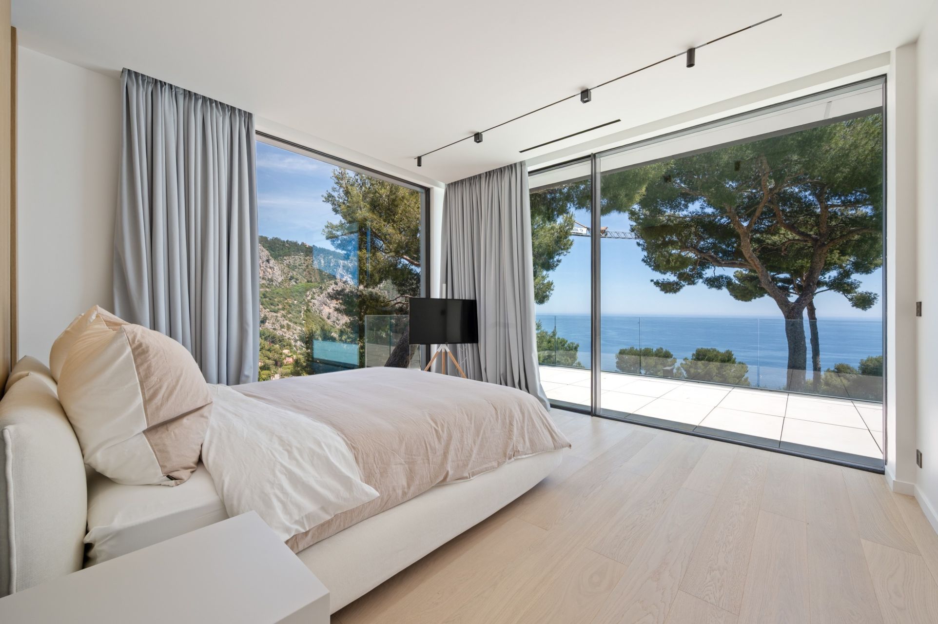 villa 6 Rooms for sale on EZE (06360)