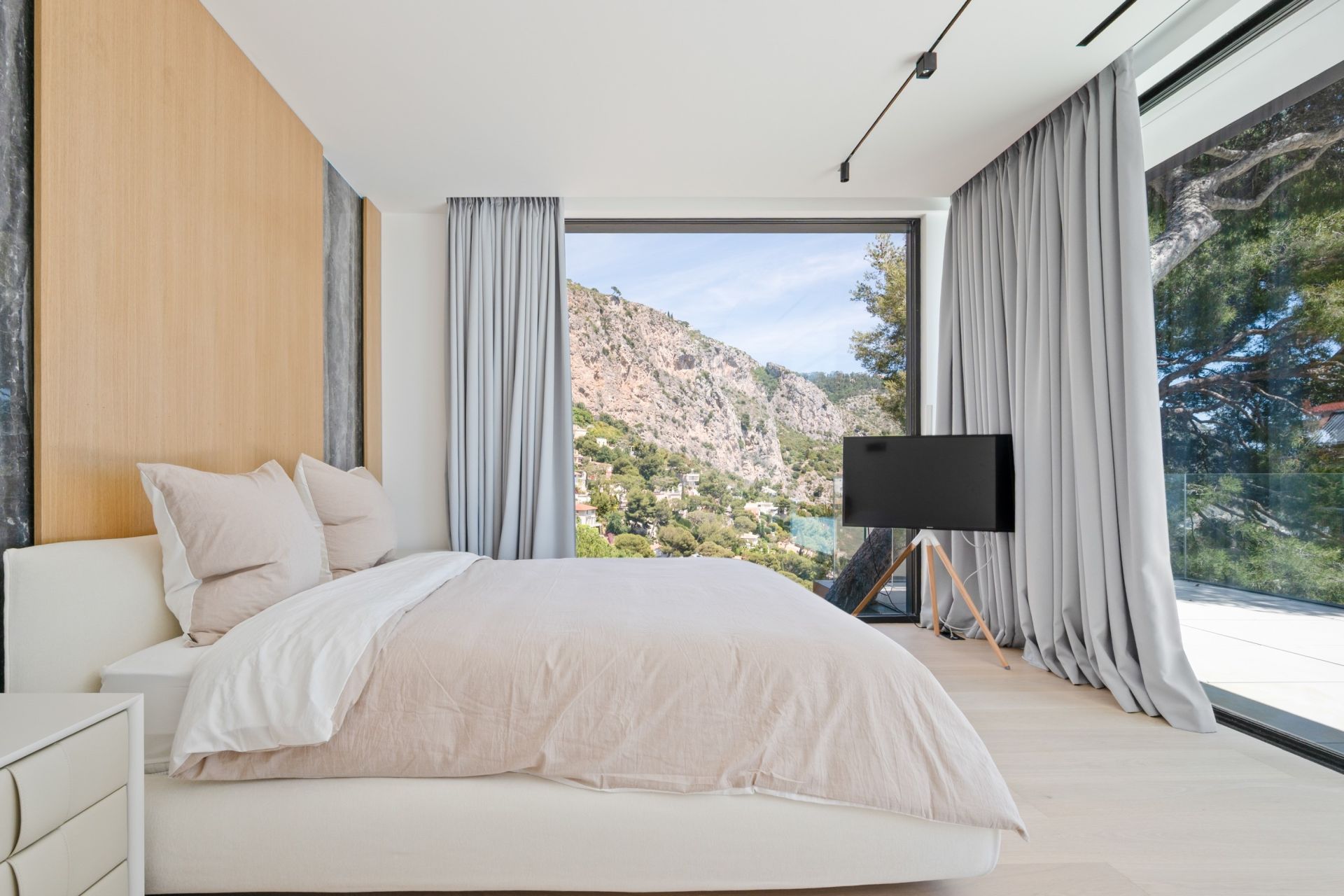 villa 6 Rooms for sale on EZE (06360)