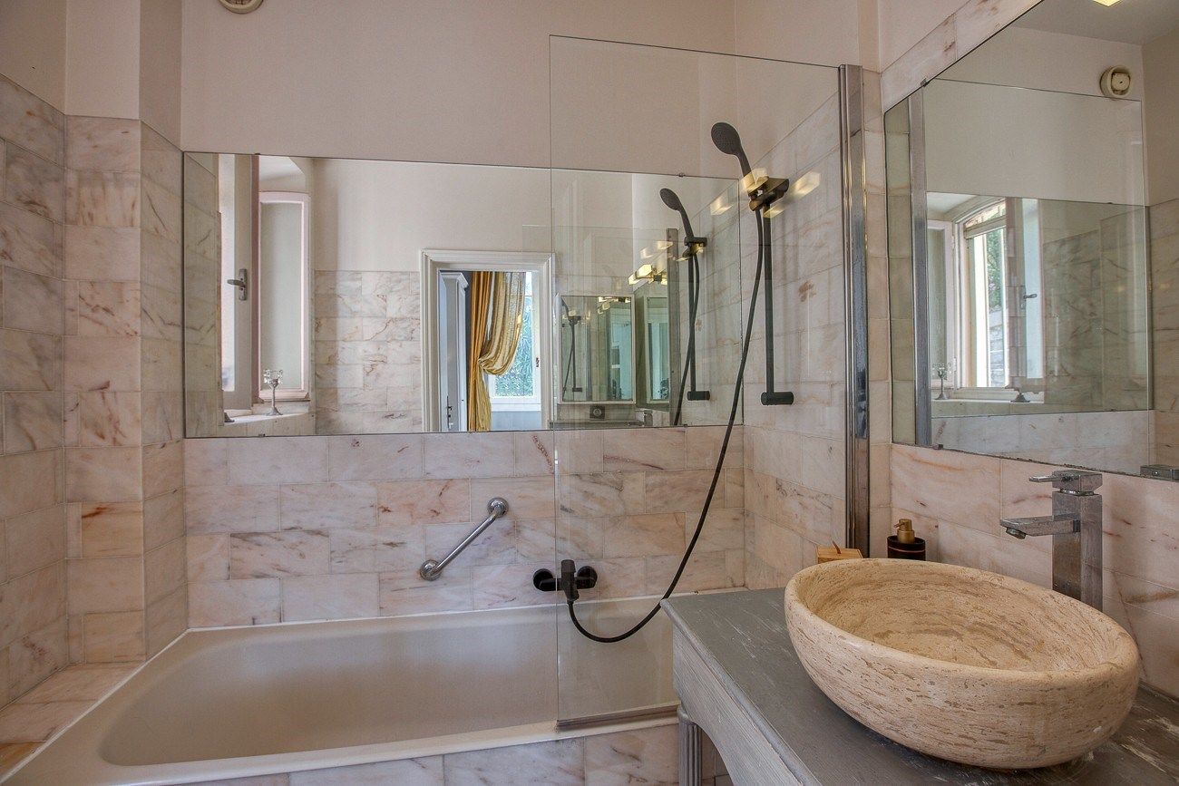 apartment 4 Rooms for sale on CANNES (06400)