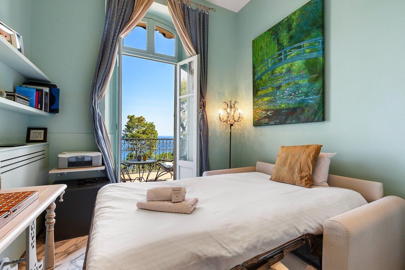 apartment 4 Rooms for sale on CANNES (06400)