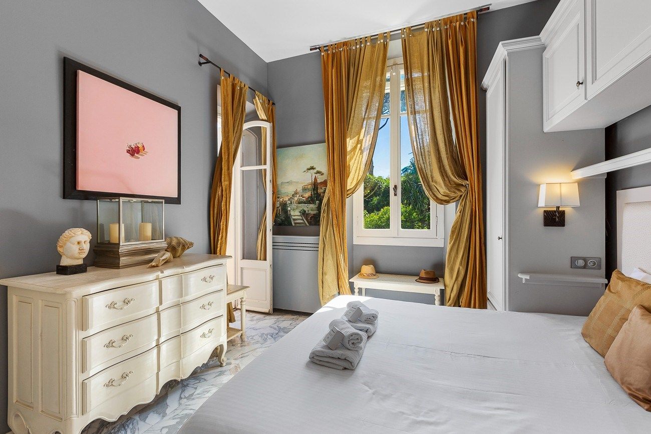 apartment 4 Rooms for sale on CANNES (06400)