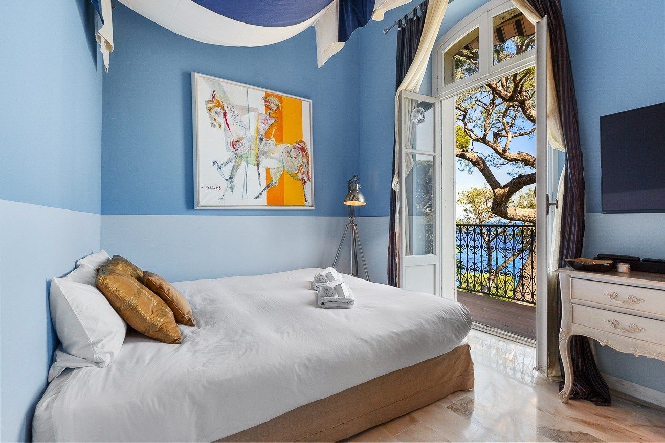 apartment 4 Rooms for sale on CANNES (06400)