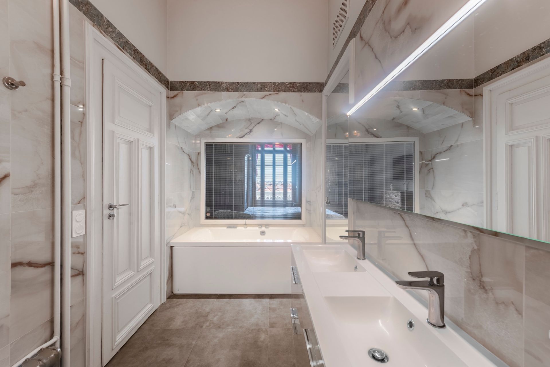 apartment 6 Rooms for sale on NICE (06000)