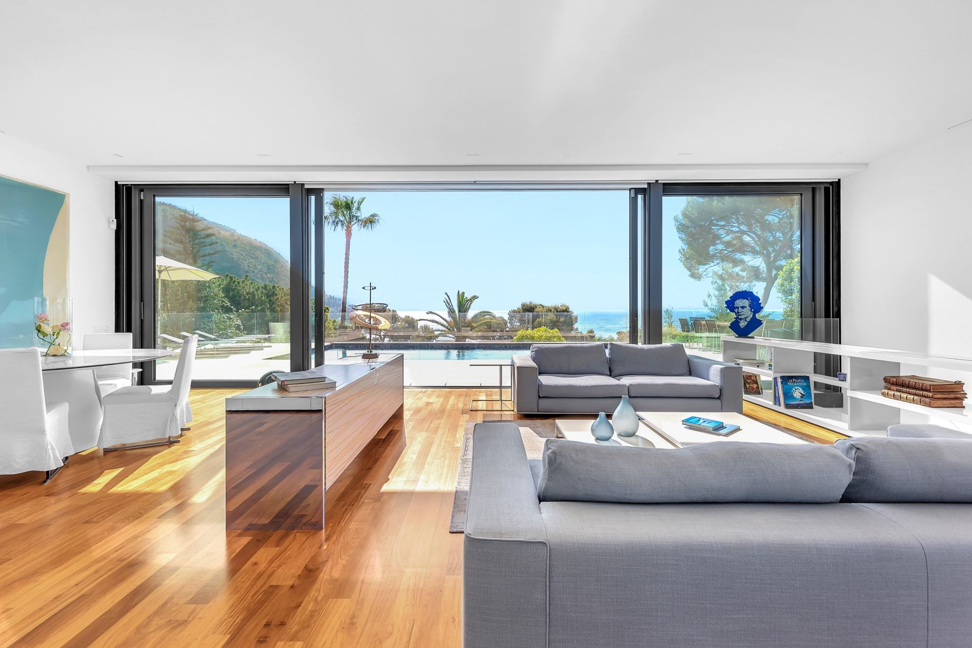 contemporary house 7 Rooms for sale on EZE (06360)