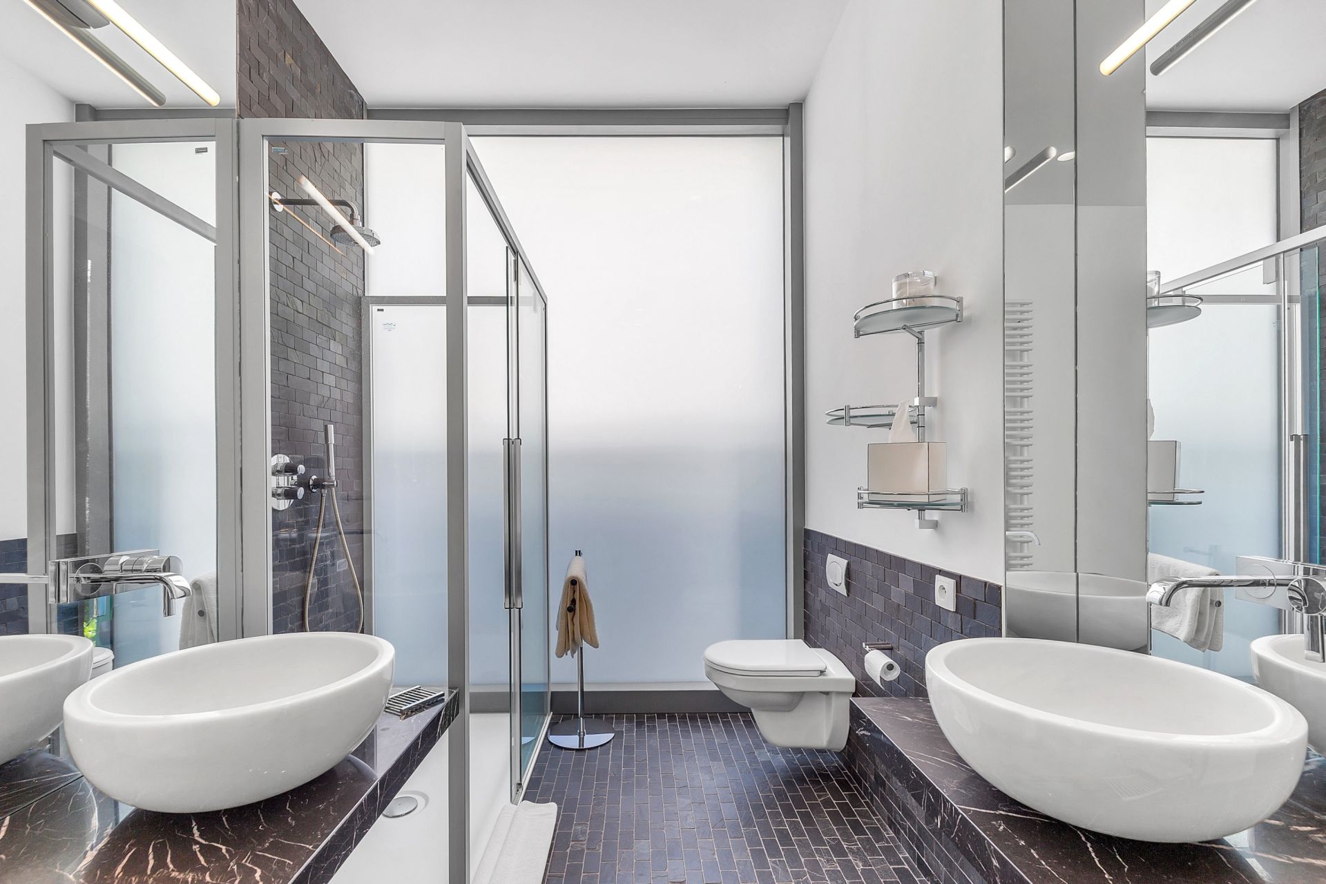 contemporary house 7 Rooms for sale on EZE (06360)