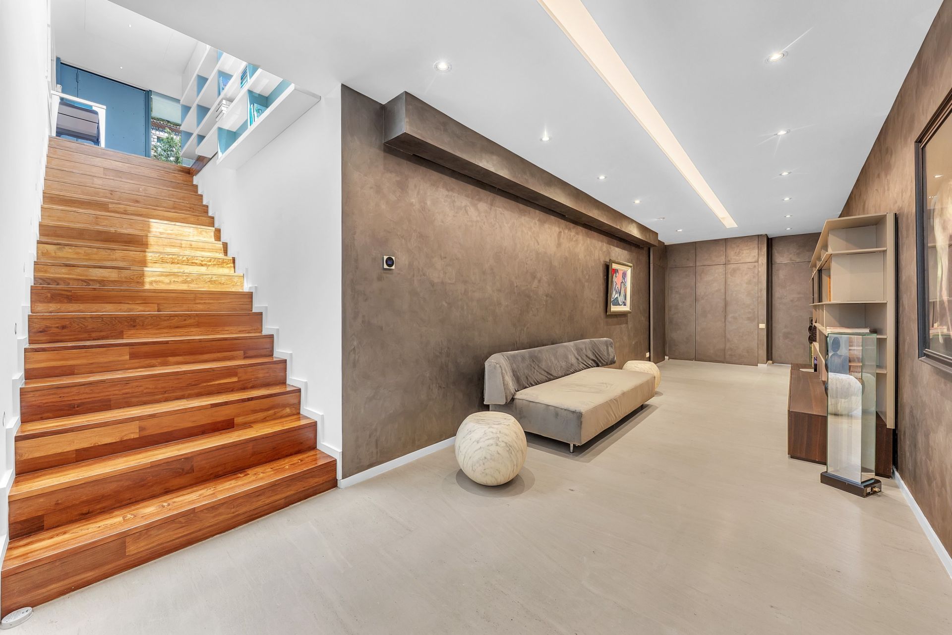 contemporary house 7 Rooms for sale on EZE (06360)