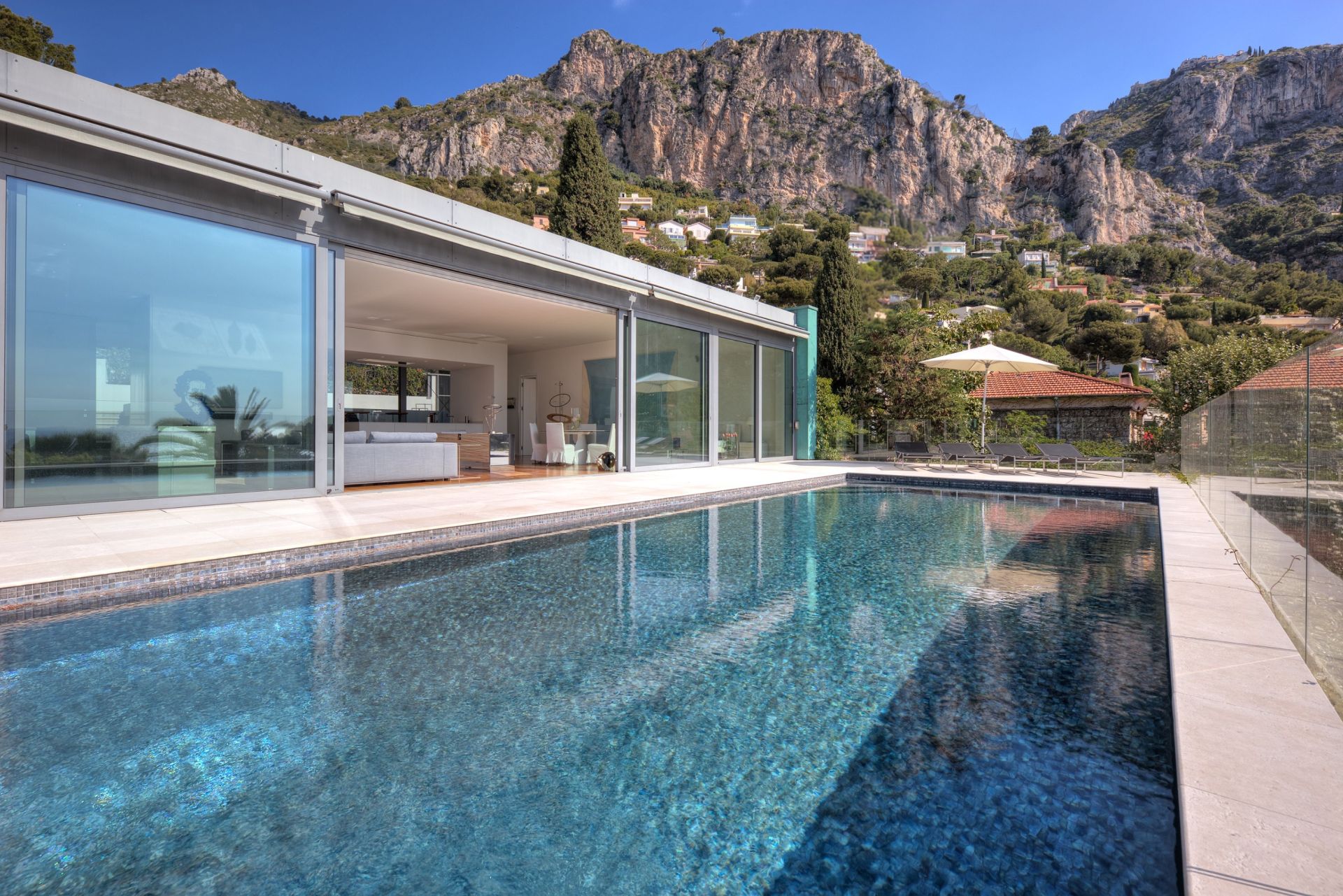 contemporary house 7 Rooms for sale on EZE (06360)