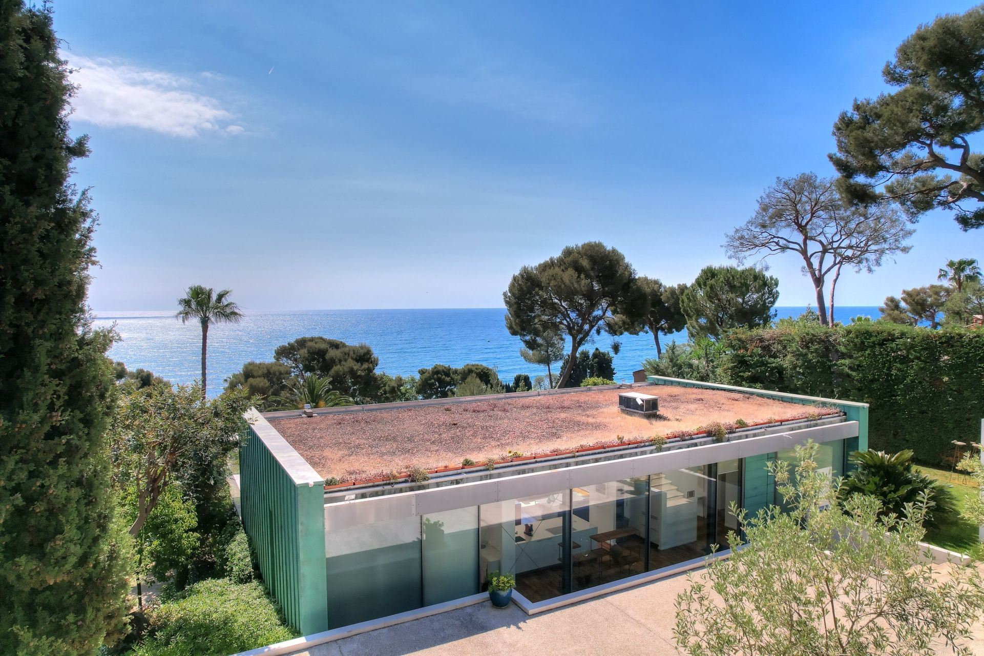 contemporary house 7 Rooms for sale on EZE (06360)