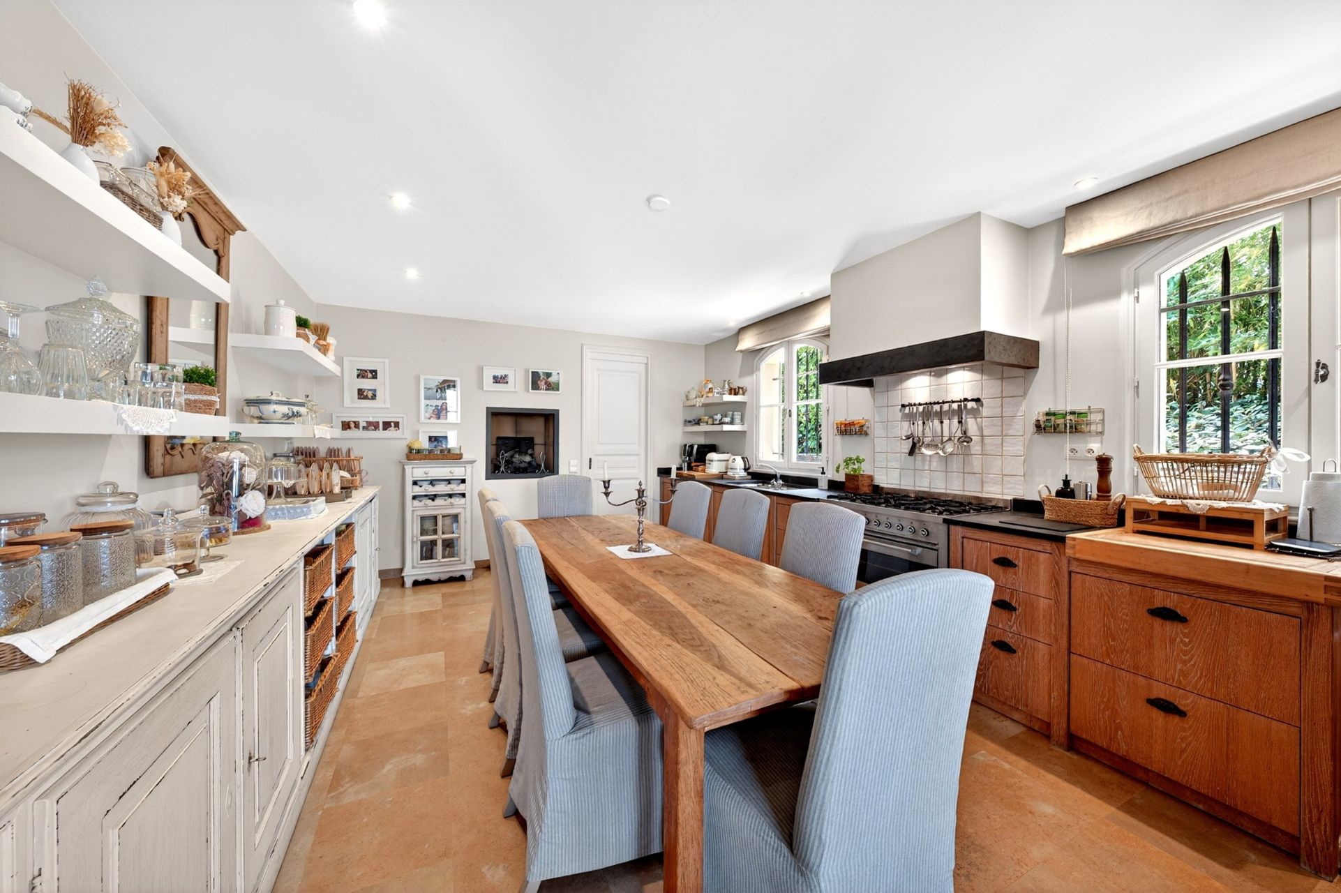 villa 7 Rooms for sale on MOUGINS (06250)
