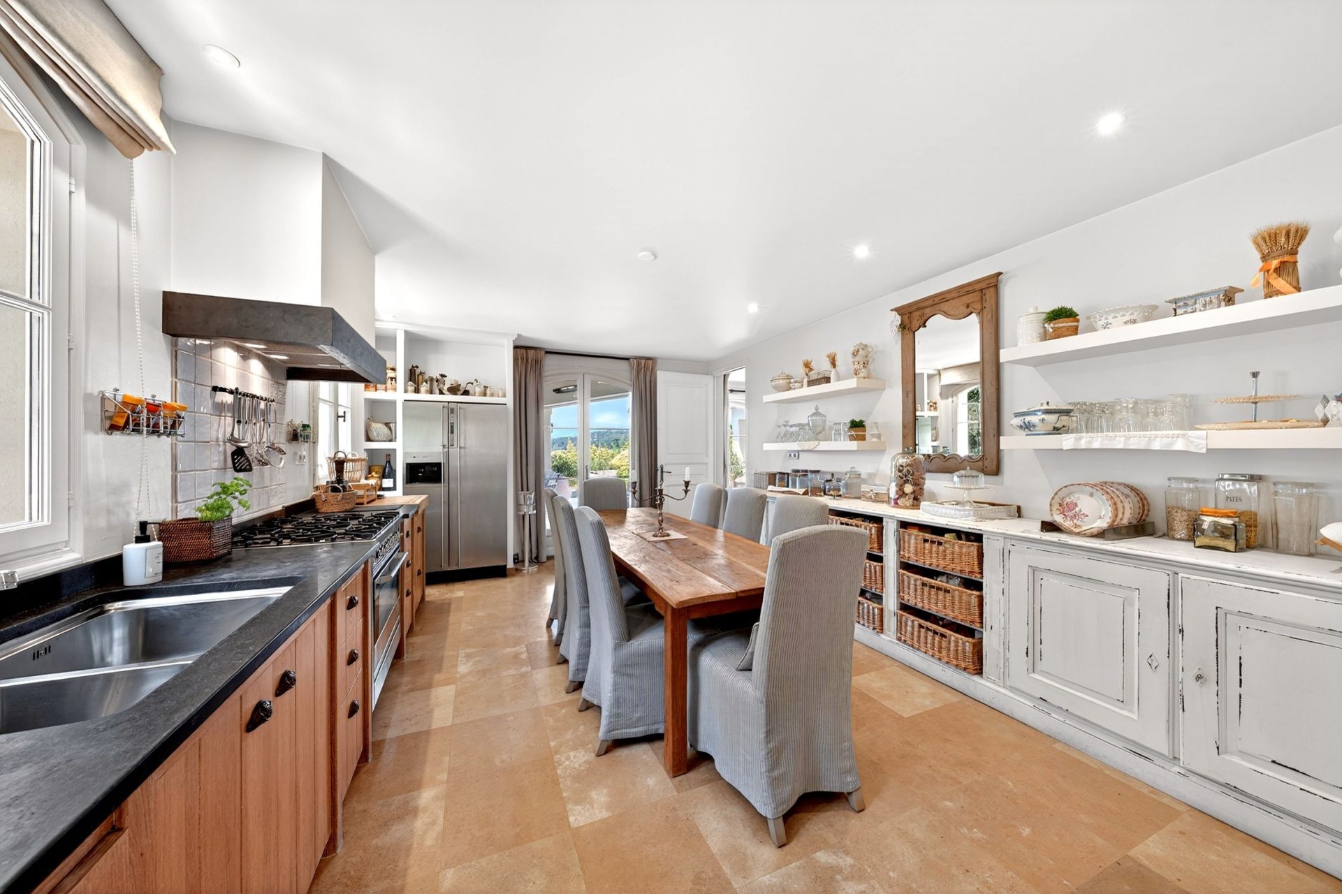 villa 7 Rooms for sale on MOUGINS (06250)