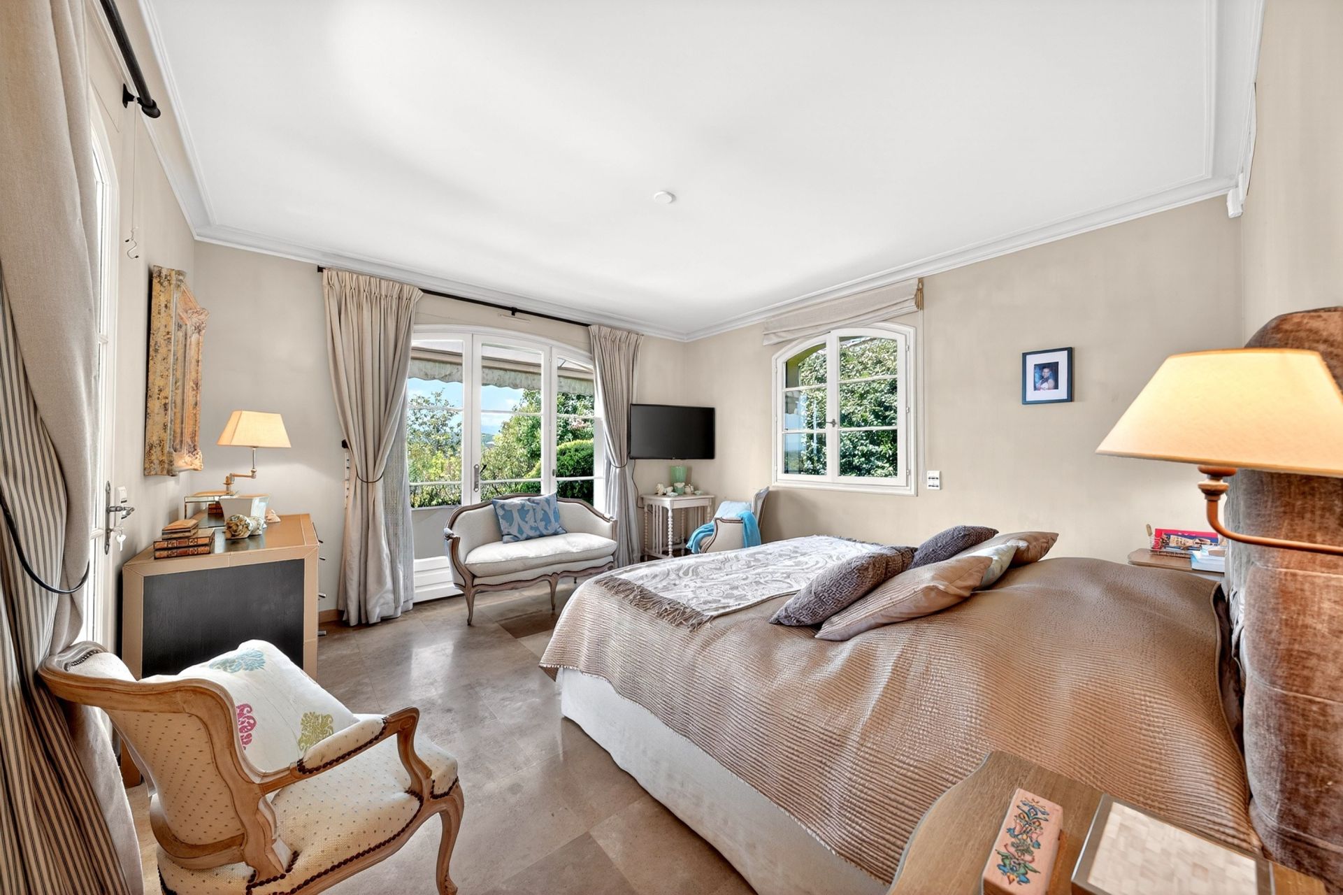 villa 7 Rooms for sale on MOUGINS (06250)