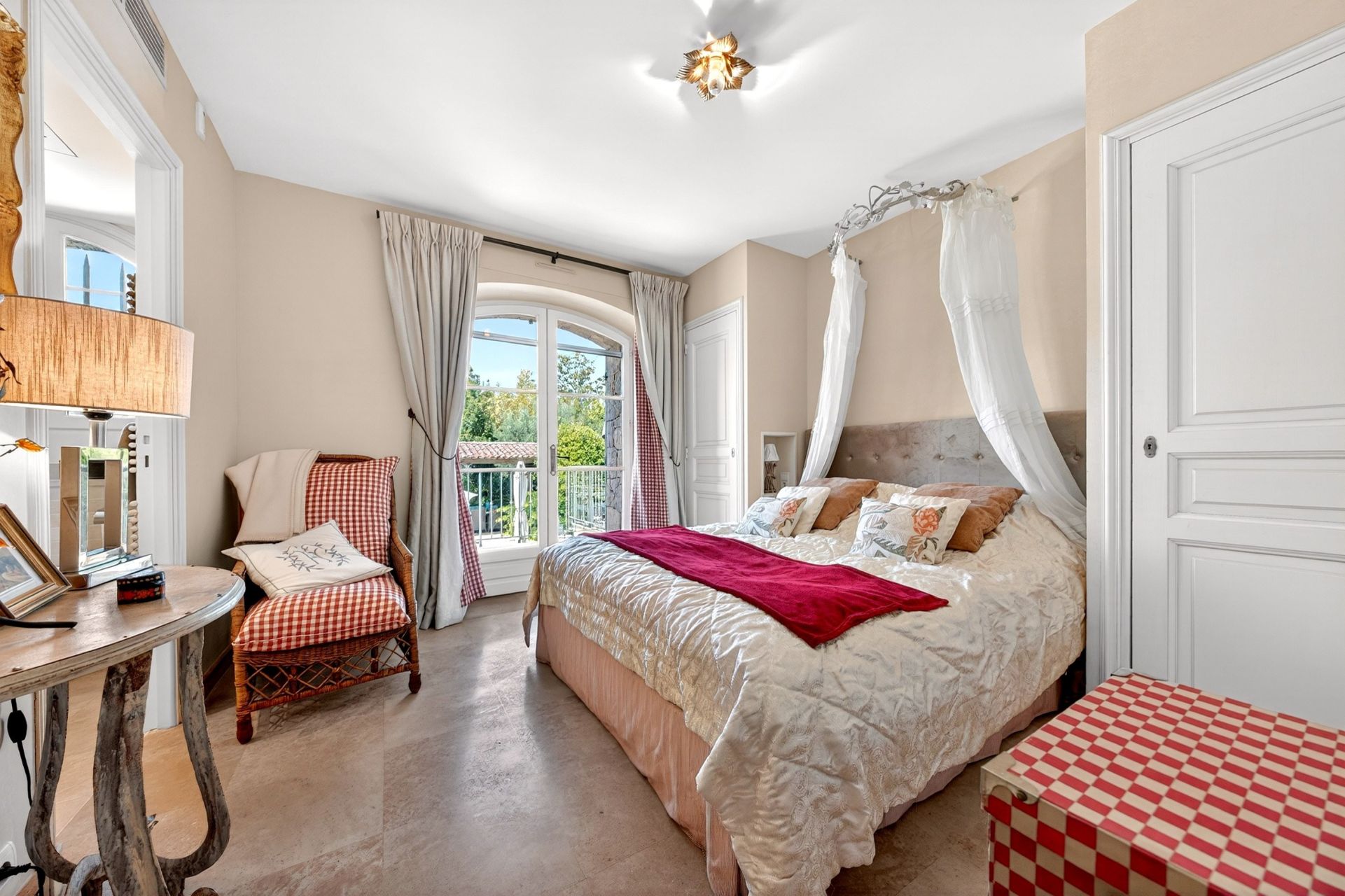 villa 7 Rooms for sale on MOUGINS (06250)