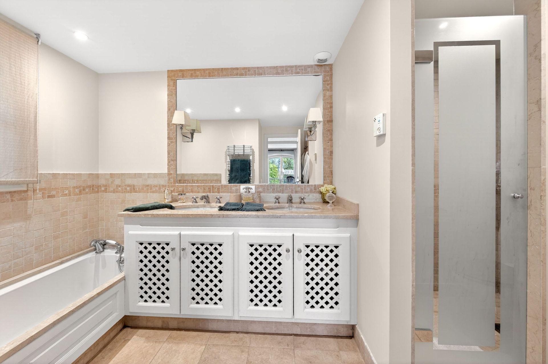 villa 7 Rooms for sale on MOUGINS (06250)