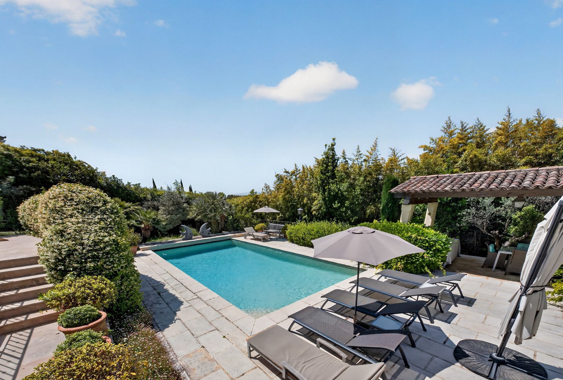 villa 7 Rooms for sale on MOUGINS (06250)