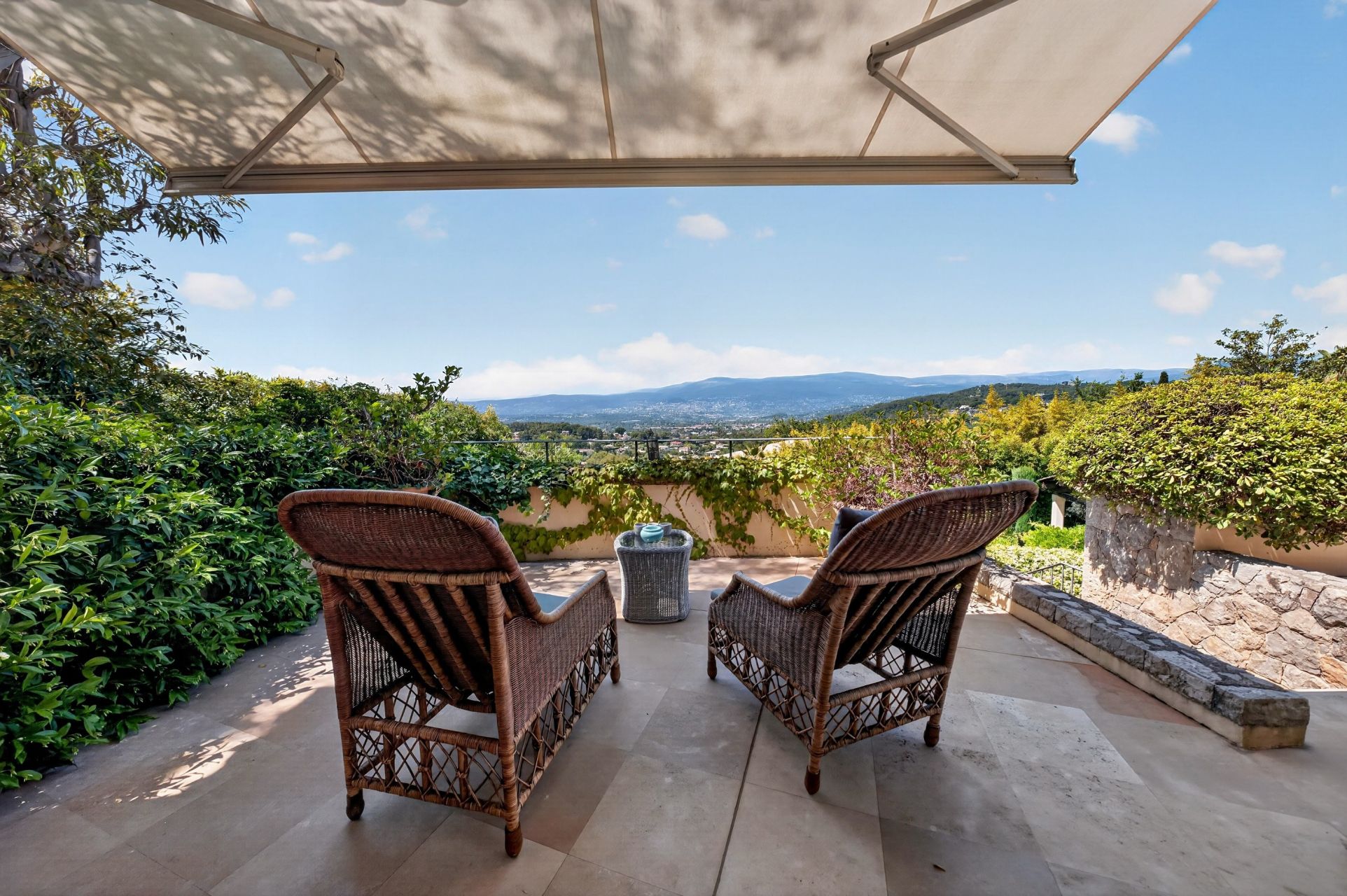 villa 7 Rooms for sale on MOUGINS (06250)