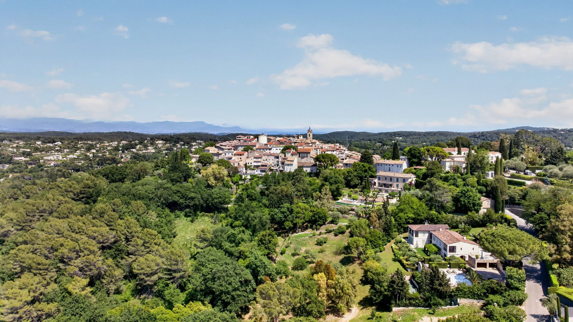 villa 7 Rooms for sale on MOUGINS (06250)