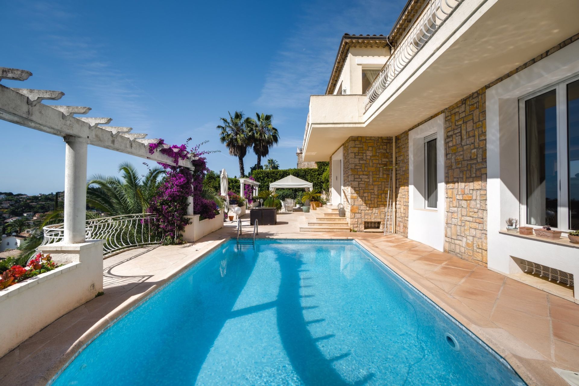 villa 6 Pièces en vente sur VALLAURIS (06220)