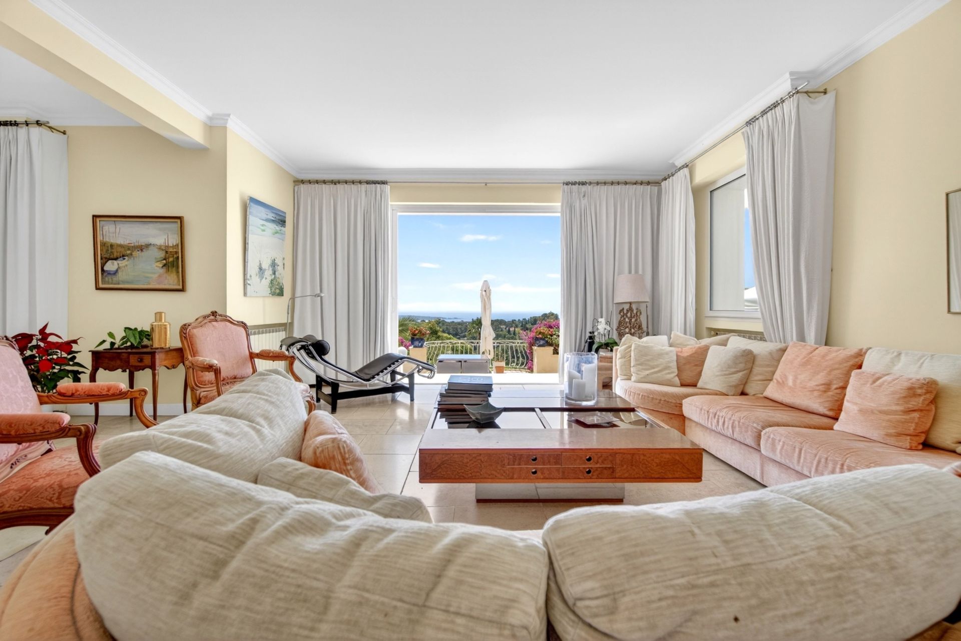 villa 6 Pièces en vente sur VALLAURIS (06220)