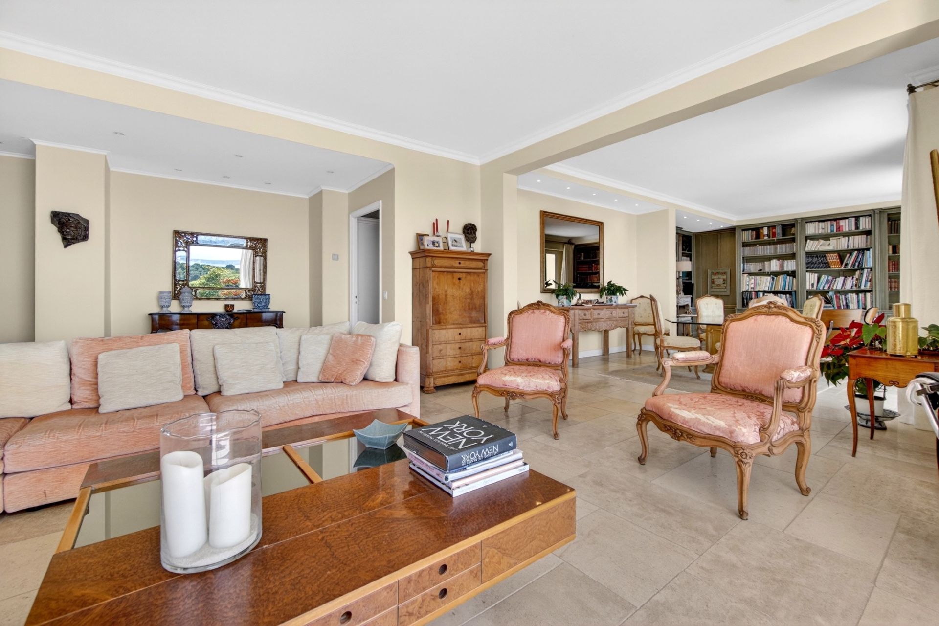 villa 6 Pièces en vente sur VALLAURIS (06220)
