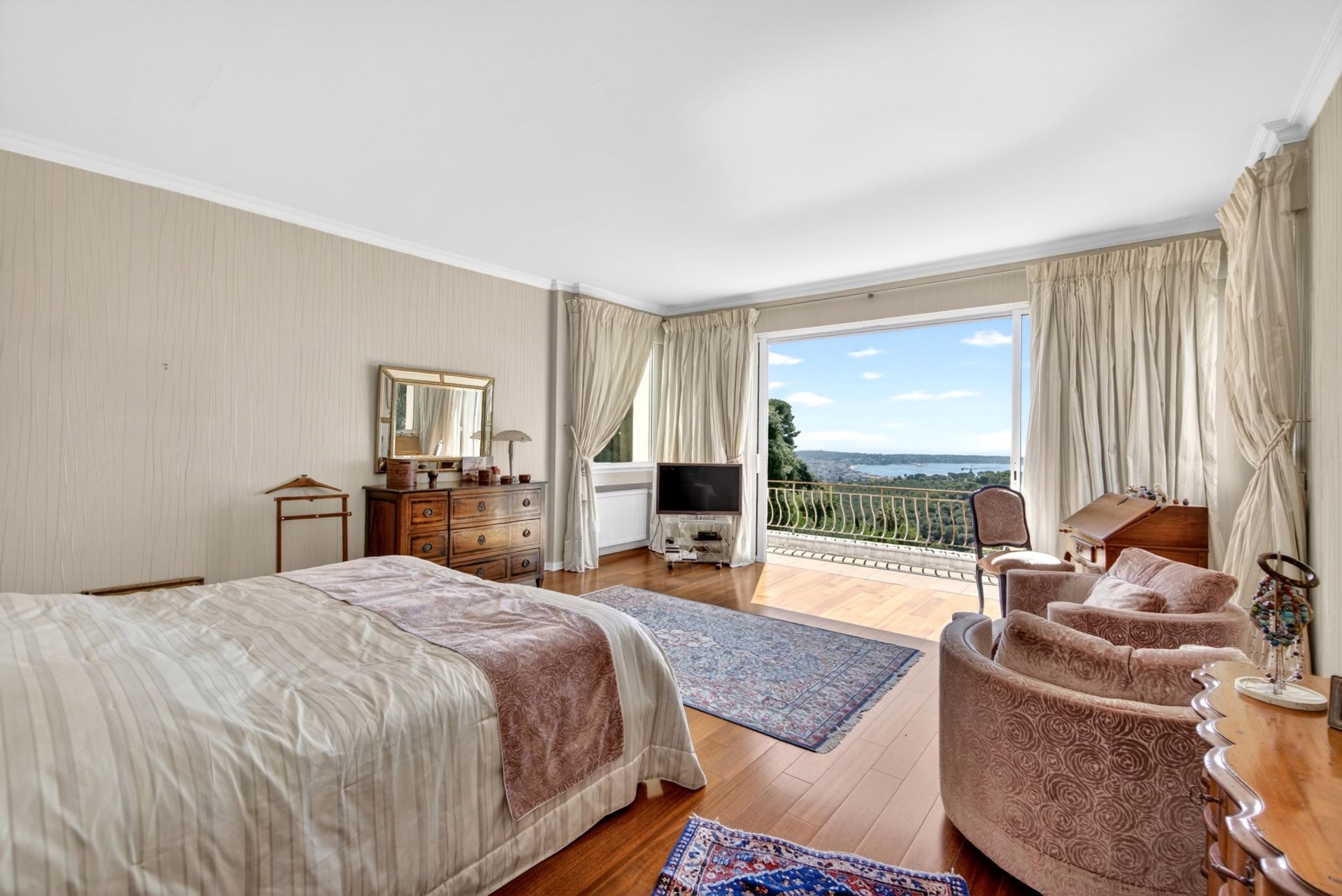 villa 6 Pièces en vente sur VALLAURIS (06220)