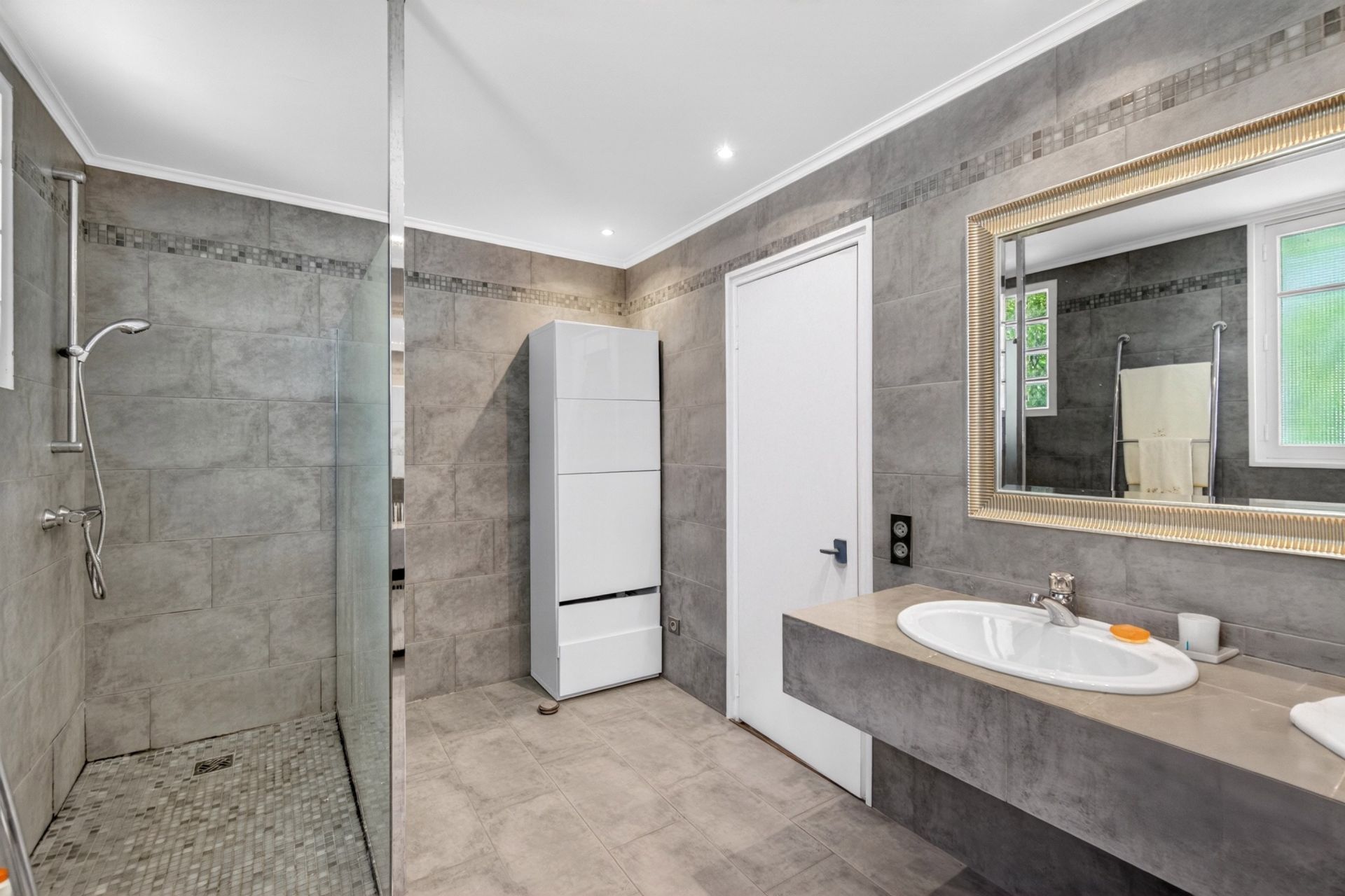 villa 6 Pièces en vente sur VALLAURIS (06220)
