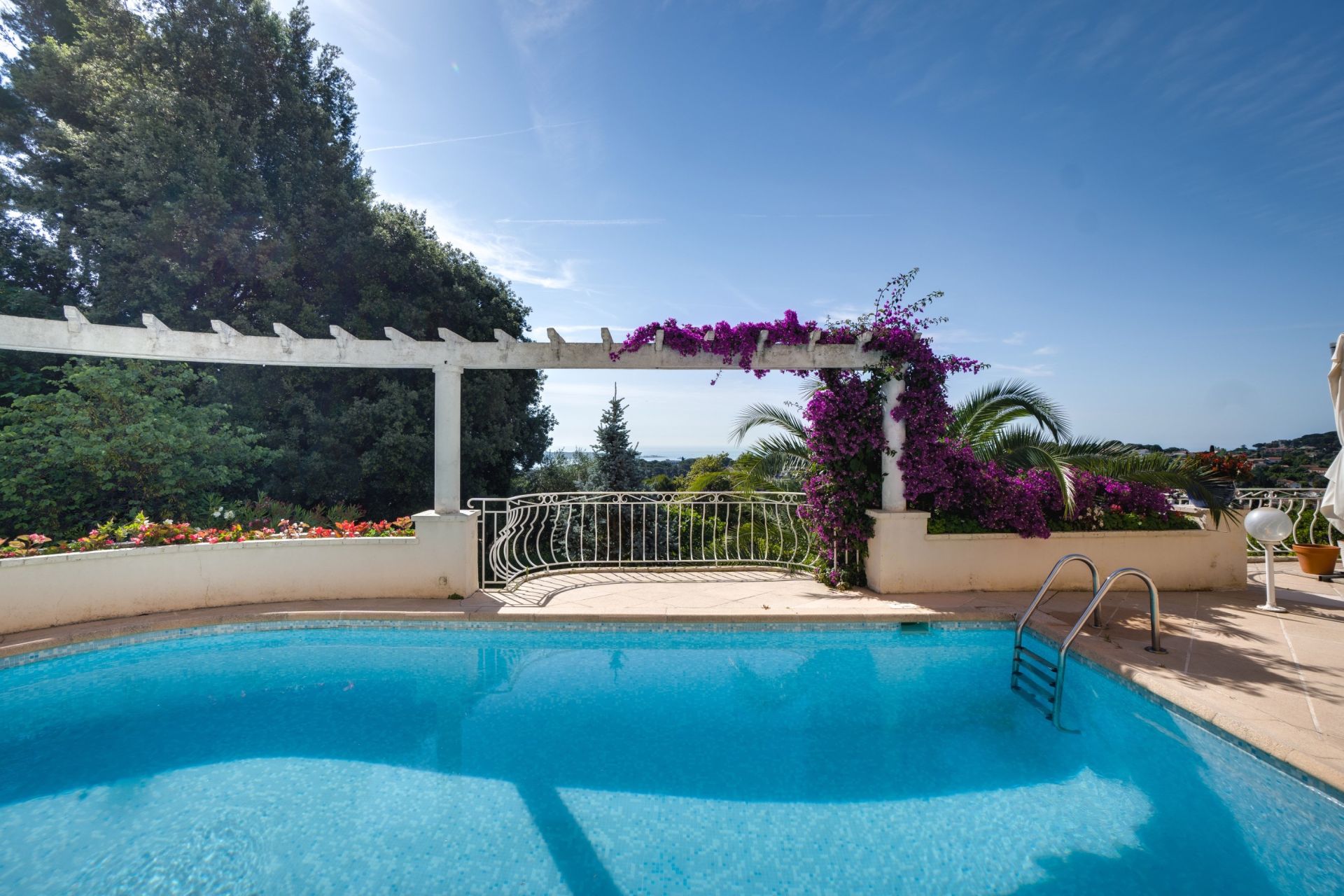 villa 6 Pièces en vente sur VALLAURIS (06220)