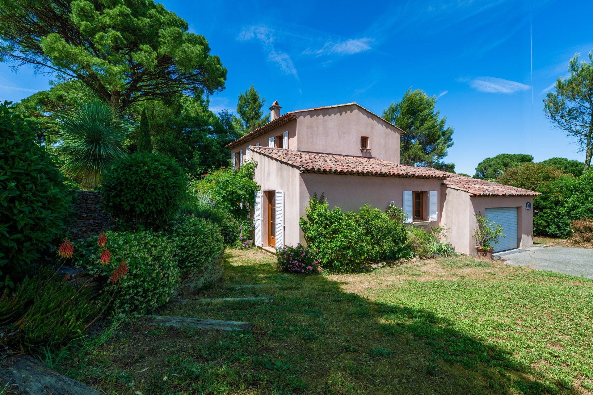 maison provençale 6 Pièces en vente sur GASSIN (83580)