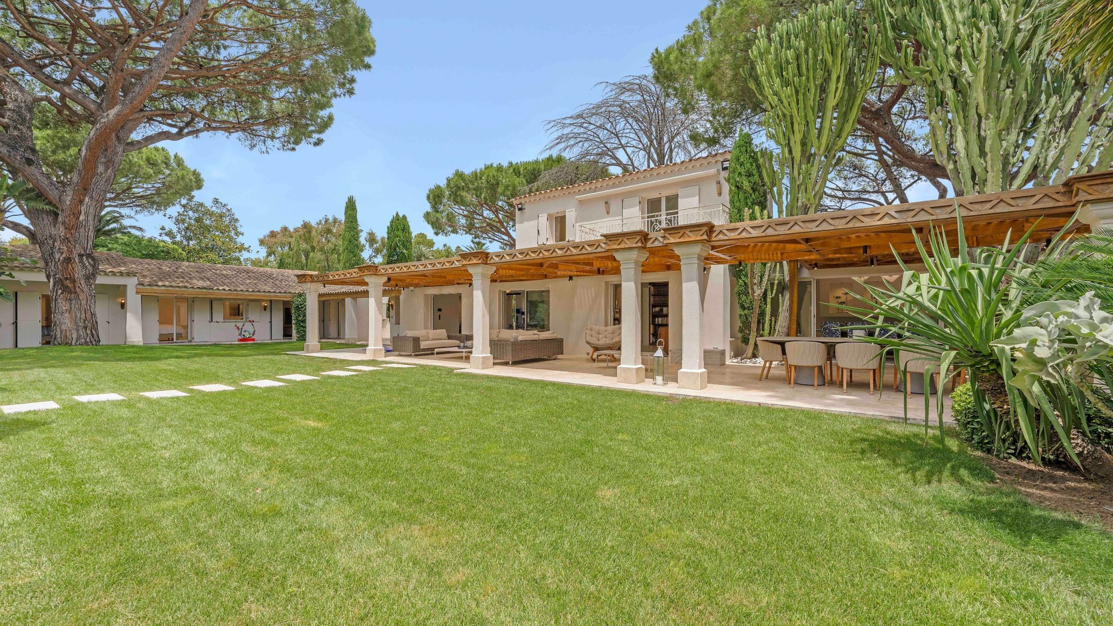 villa 9 Pièces en vente sur ST TROPEZ (83990)