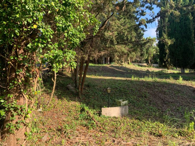 bâtisse à rénover 4 Pièces en vente sur MOUGINS (06250)