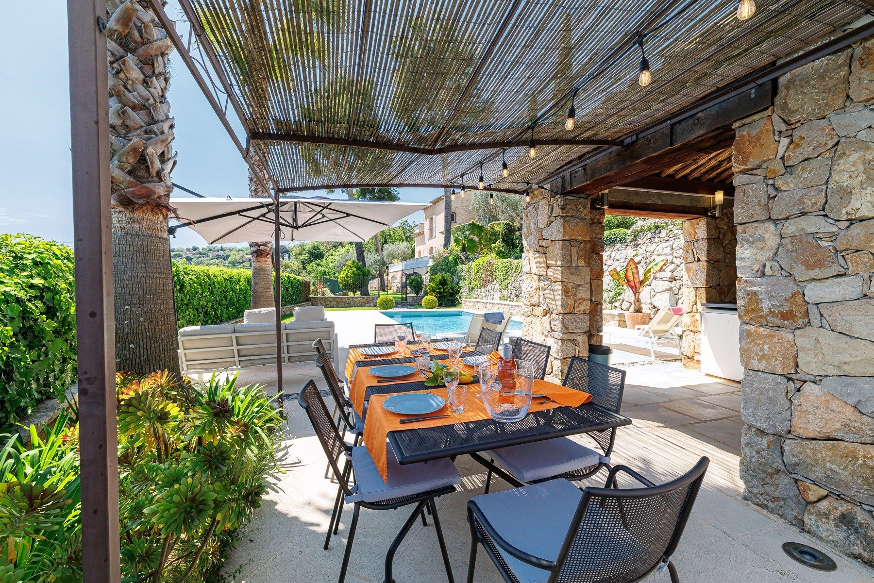 villa 5 Rooms for sale on GATTIERES (06510)