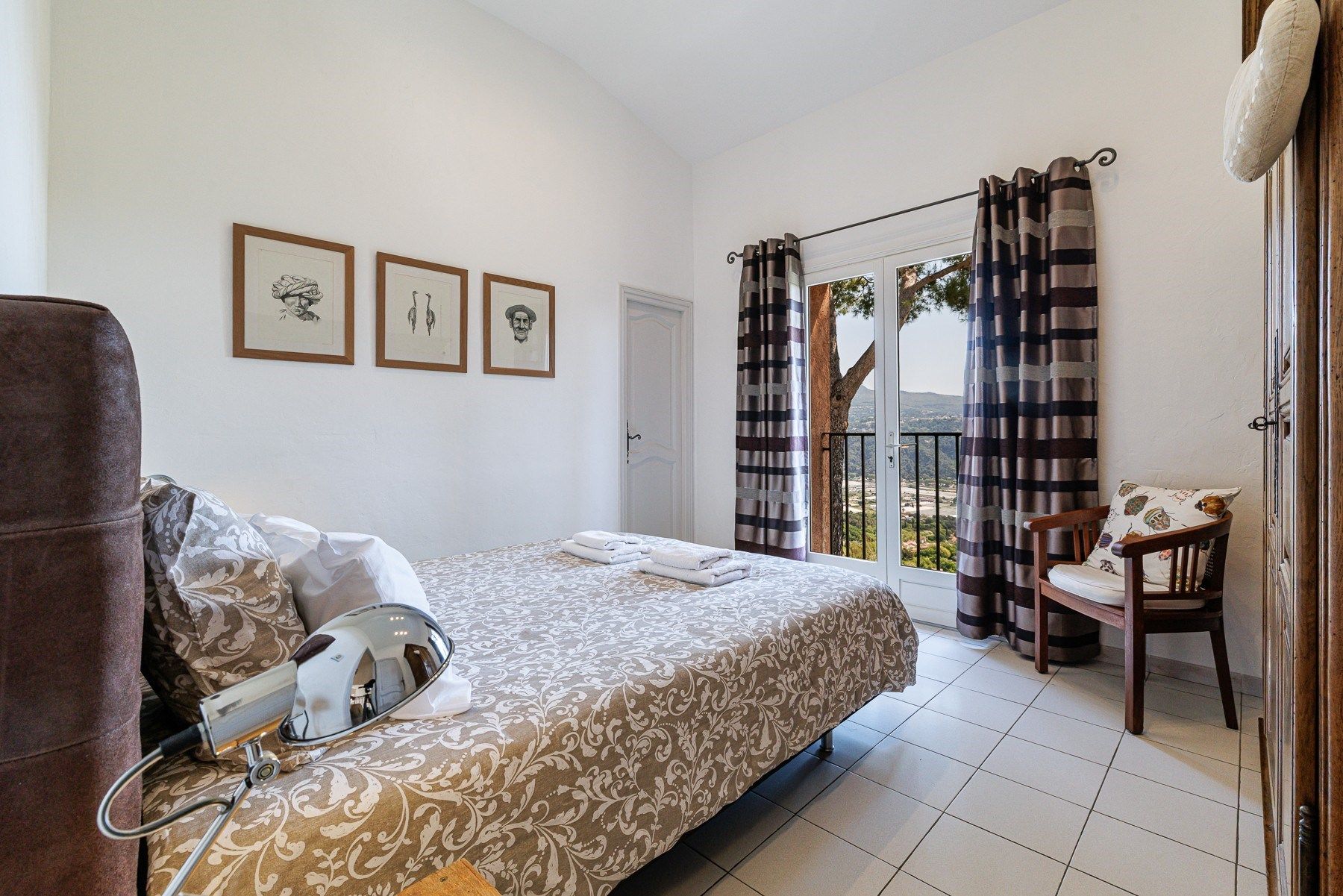 villa 5 Rooms for sale on GATTIERES (06510)