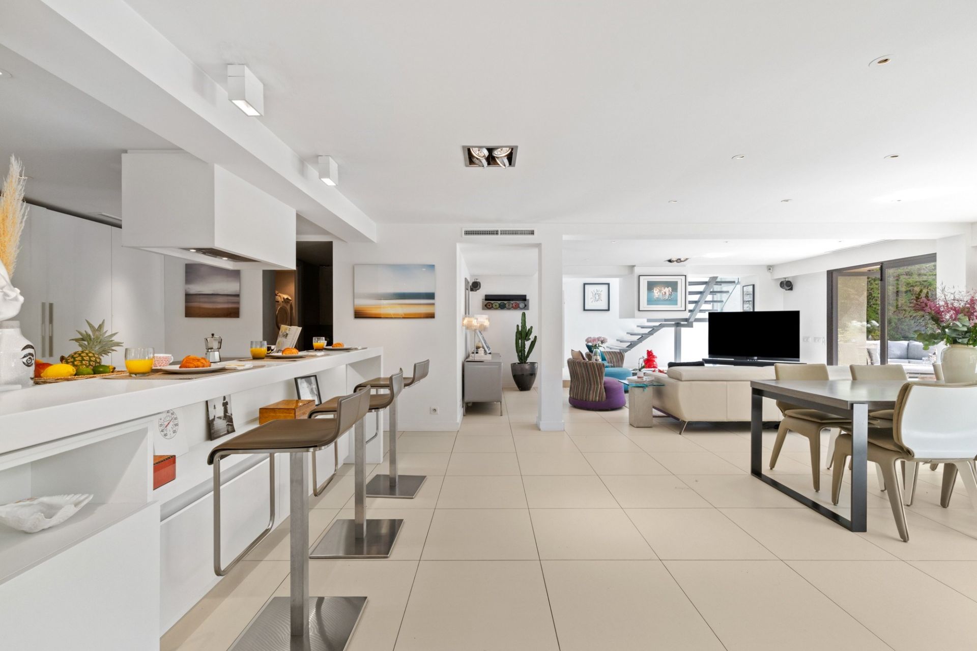 villa 5 Rooms for sale on NICE (06000)