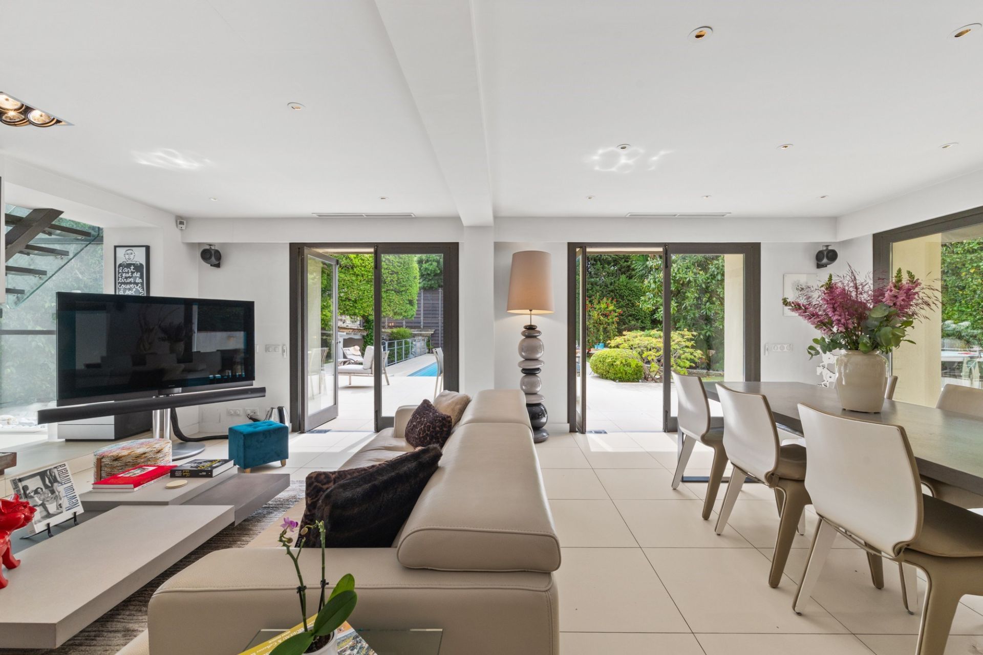 villa 5 Rooms for sale on NICE (06000)